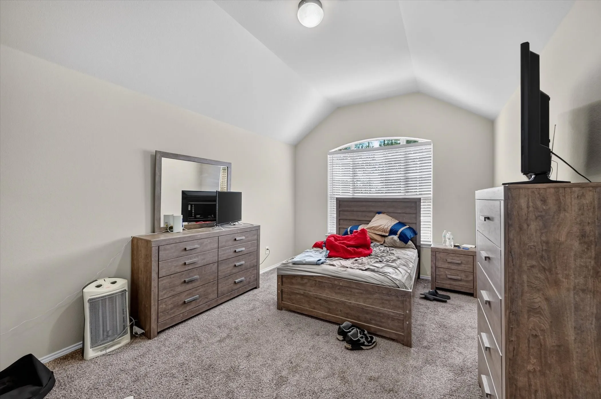 Single Family Residence For Sale in Tarrant County , 412 Roundrock Lane, Fort Worth, Texas 76140, 6 Bedroom, 4 Bathroom, 2 Garage spaces, 3,609 Sqft, built in 2007, mls#21388821, Real Estate Agent in Fort Worth, Homes For Sale in Tarrant county, Homes For Sale in Fort Worth, Realtor in Fort Worth Texas, Real Estate Brokerage Independent Realty Texas, Luminita Cordes Realtor