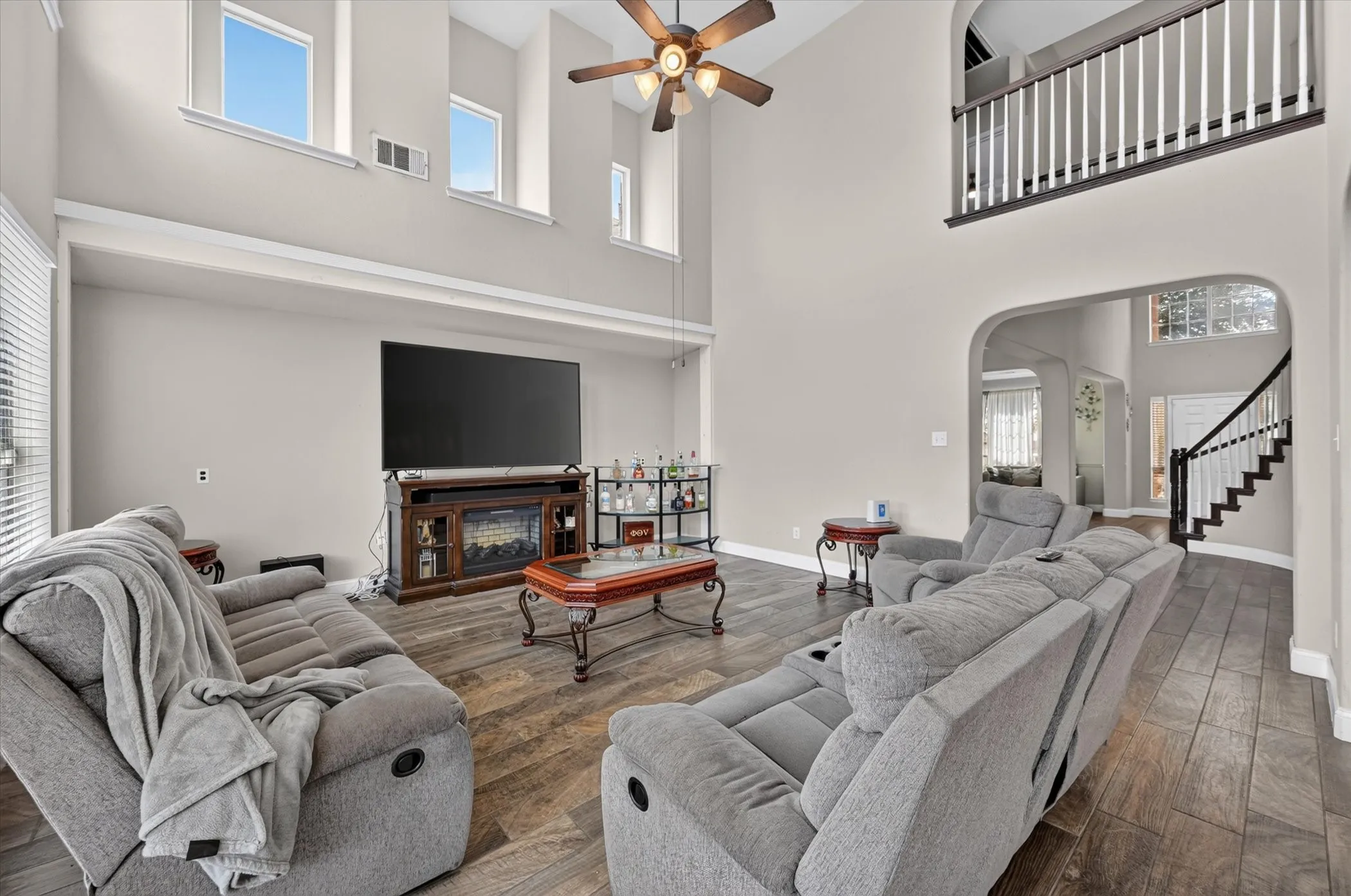 Single Family Residence For Sale in Tarrant County , 412 Roundrock Lane, Fort Worth, Texas 76140, 6 Bedroom, 4 Bathroom, 2 Garage spaces, 3,609 Sqft, built in 2007, mls#21388821, Real Estate Agent in Fort Worth, Homes For Sale in Tarrant county, Homes For Sale in Fort Worth, Realtor in Fort Worth Texas, Real Estate Brokerage Independent Realty Texas, Luminita Cordes Realtor