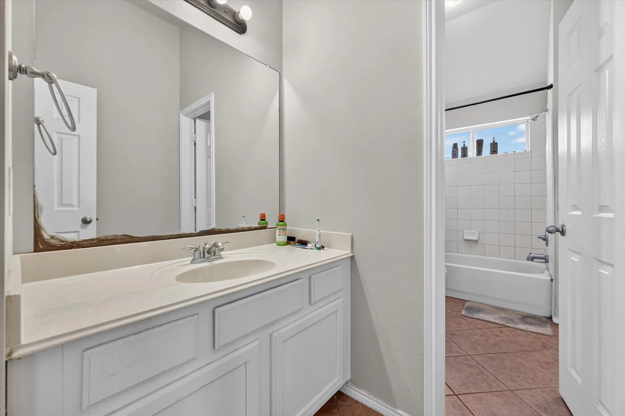 Single Family Residence For Sale in Tarrant County , 412 Roundrock Lane, Fort Worth, Texas 76140, 6 Bedroom, 4 Bathroom, 2 Garage spaces, 3,609 Sqft, built in 2007, mls#21388821, Real Estate Agent in Fort Worth, Homes For Sale in Tarrant county, Homes For Sale in Fort Worth, Realtor in Fort Worth Texas, Real Estate Brokerage Independent Realty Texas, Luminita Cordes Realtor