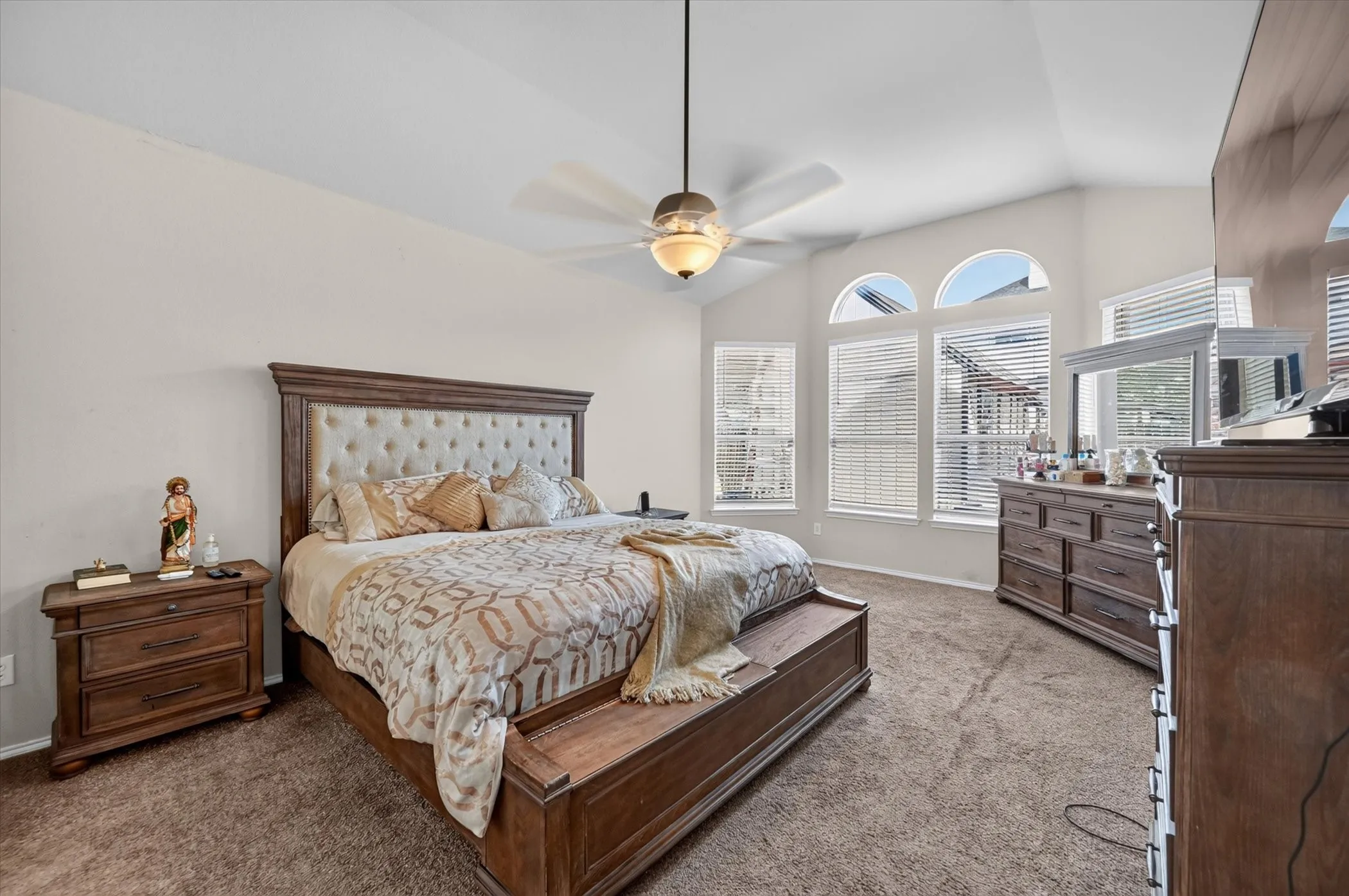 Single Family Residence For Sale in Tarrant County , 412 Roundrock Lane, Fort Worth, Texas 76140, 6 Bedroom, 4 Bathroom, 2 Garage spaces, 3,609 Sqft, built in 2007, mls#21388821, Real Estate Agent in Fort Worth, Homes For Sale in Tarrant county, Homes For Sale in Fort Worth, Realtor in Fort Worth Texas, Real Estate Brokerage Independent Realty Texas, Luminita Cordes Realtor