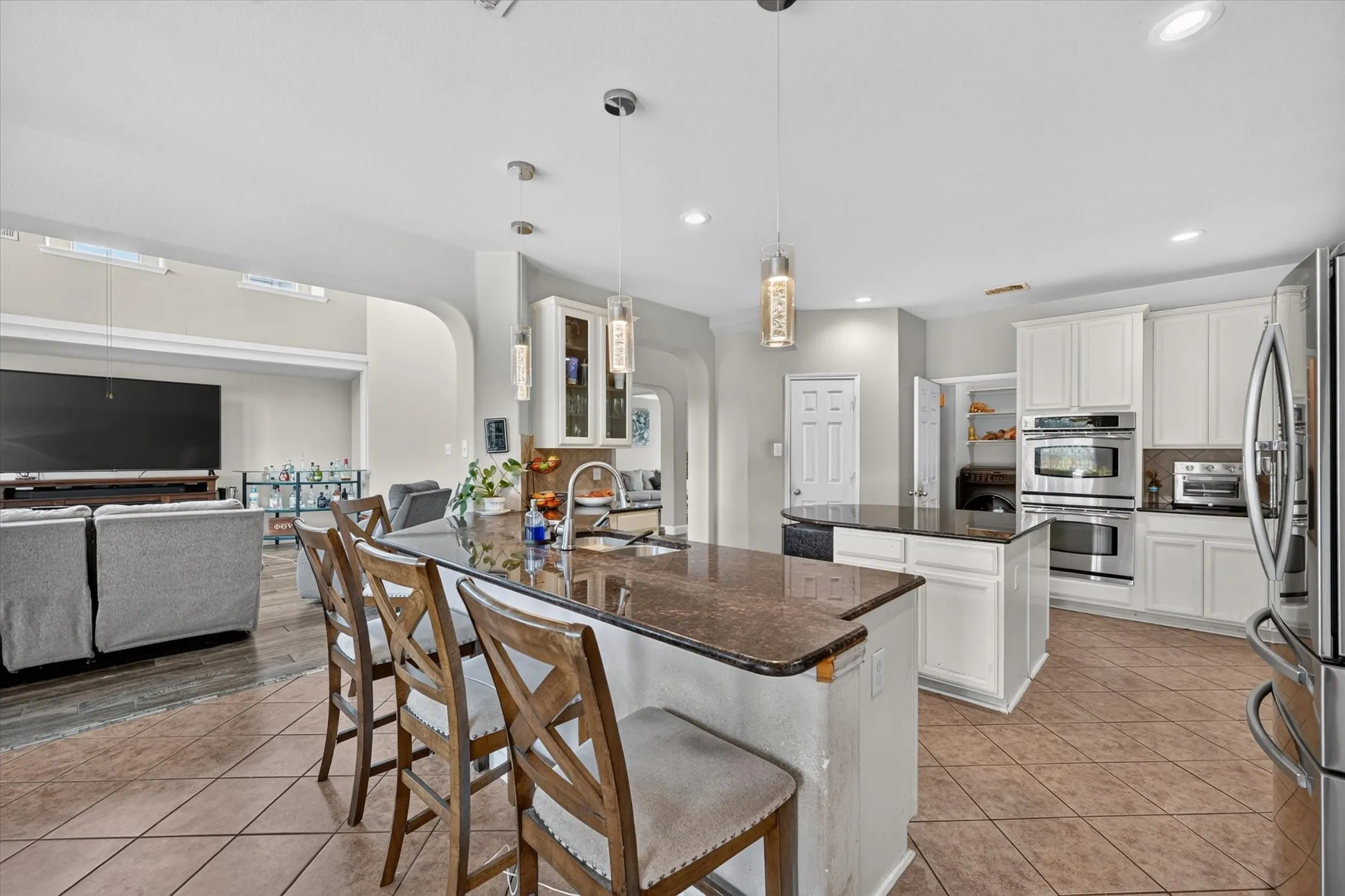 Single Family Residence For Sale in Tarrant County , 412 Roundrock Lane, Fort Worth, Texas 76140, 6 Bedroom, 4 Bathroom, 2 Garage spaces, 3,609 Sqft, built in 2007, mls#21388821, Real Estate Agent in Fort Worth, Homes For Sale in Tarrant county, Homes For Sale in Fort Worth, Realtor in Fort Worth Texas, Real Estate Brokerage Independent Realty Texas, Luminita Cordes Realtor
