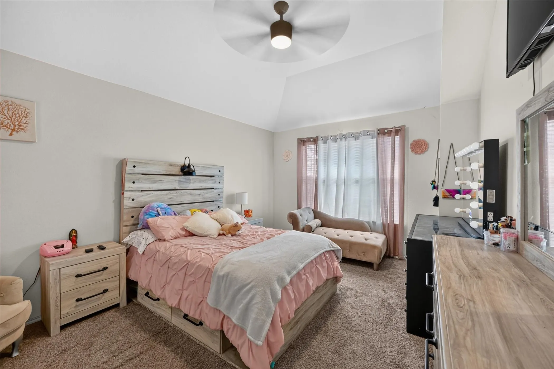 Single Family Residence For Sale in Tarrant County , 412 Roundrock Lane, Fort Worth, Texas 76140, 6 Bedroom, 4 Bathroom, 2 Garage spaces, 3,609 Sqft, built in 2007, mls#21388821, Real Estate Agent in Fort Worth, Homes For Sale in Tarrant county, Homes For Sale in Fort Worth, Realtor in Fort Worth Texas, Real Estate Brokerage Independent Realty Texas, Luminita Cordes Realtor