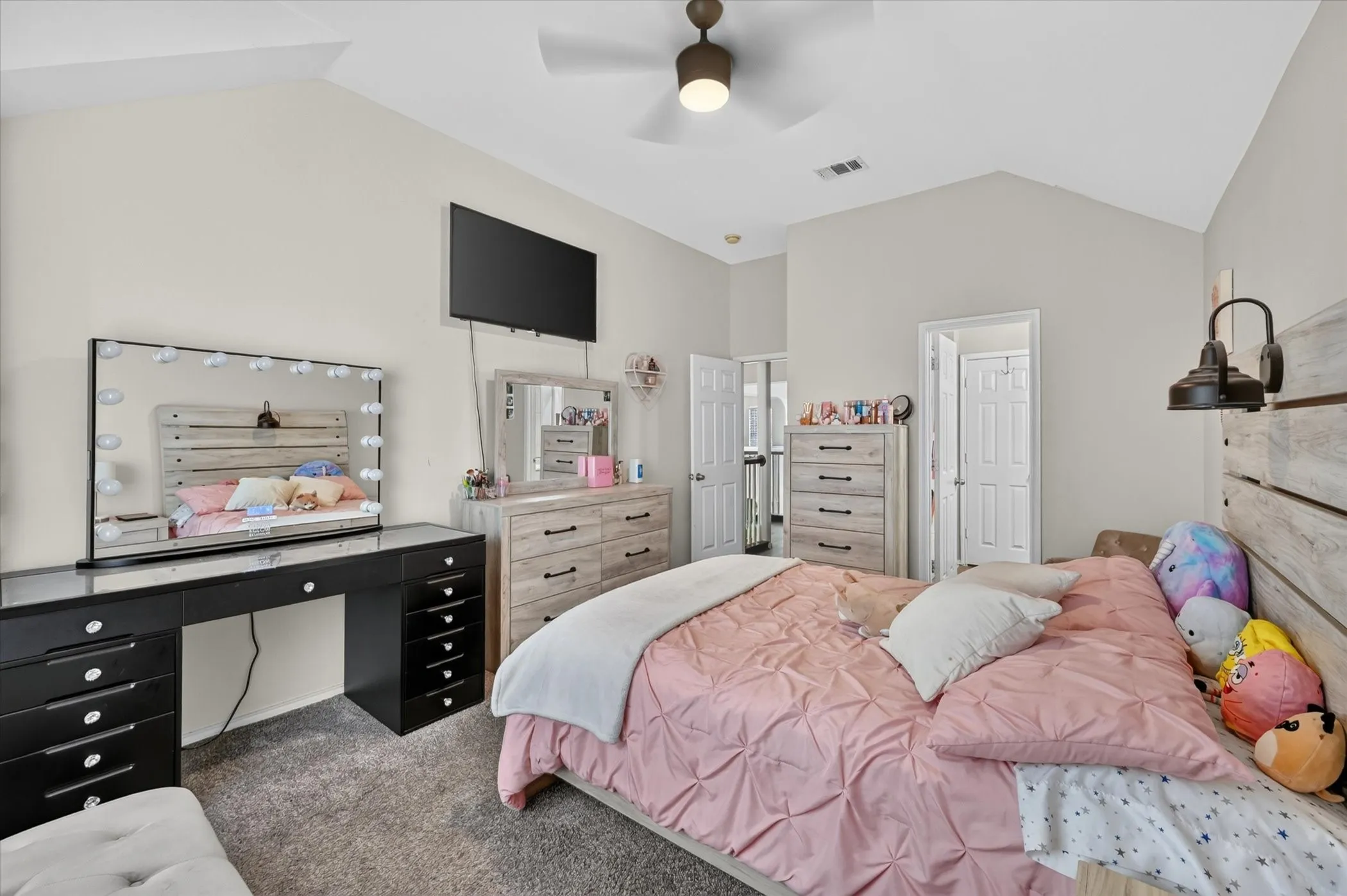 Single Family Residence For Sale in Tarrant County , 412 Roundrock Lane, Fort Worth, Texas 76140, 6 Bedroom, 4 Bathroom, 2 Garage spaces, 3,609 Sqft, built in 2007, mls#21388821, Real Estate Agent in Fort Worth, Homes For Sale in Tarrant county, Homes For Sale in Fort Worth, Realtor in Fort Worth Texas, Real Estate Brokerage Independent Realty Texas, Luminita Cordes Realtor