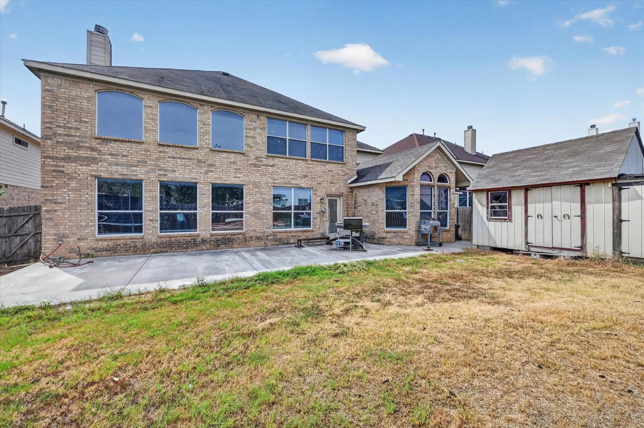 Single Family Residence For Sale in Tarrant County , 412 Roundrock Lane, Fort Worth, Texas 76140, 6 Bedroom, 4 Bathroom, 2 Garage spaces, 3,609 Sqft, built in 2007, mls#21388821, Real Estate Agent in Fort Worth, Homes For Sale in Tarrant county, Homes For Sale in Fort Worth, Realtor in Fort Worth Texas, Real Estate Brokerage Independent Realty Texas, Luminita Cordes Realtor