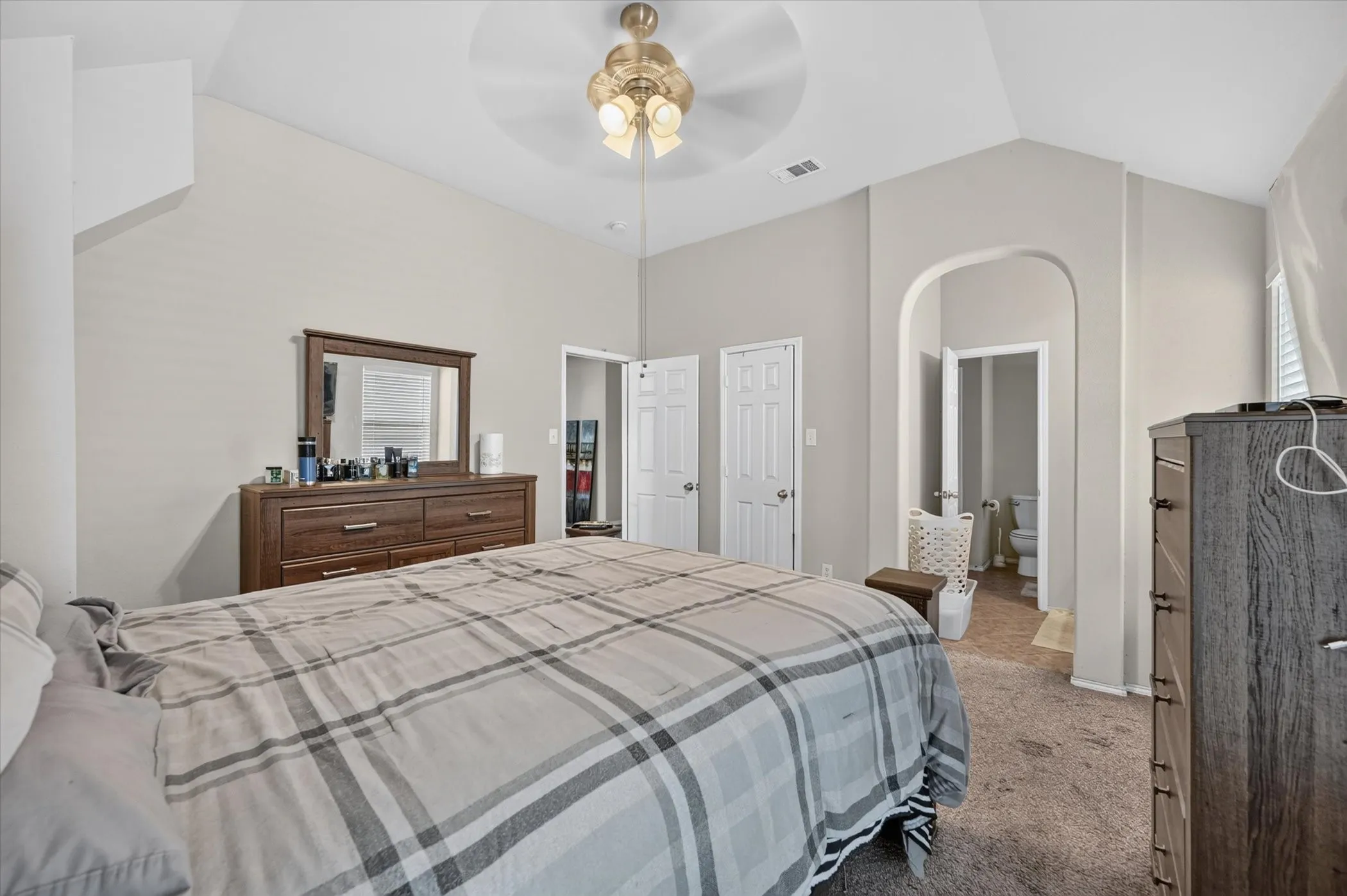Single Family Residence For Sale in Tarrant County , 412 Roundrock Lane, Fort Worth, Texas 76140, 6 Bedroom, 4 Bathroom, 2 Garage spaces, 3,609 Sqft, built in 2007, mls#21388821, Real Estate Agent in Fort Worth, Homes For Sale in Tarrant county, Homes For Sale in Fort Worth, Realtor in Fort Worth Texas, Real Estate Brokerage Independent Realty Texas, Luminita Cordes Realtor