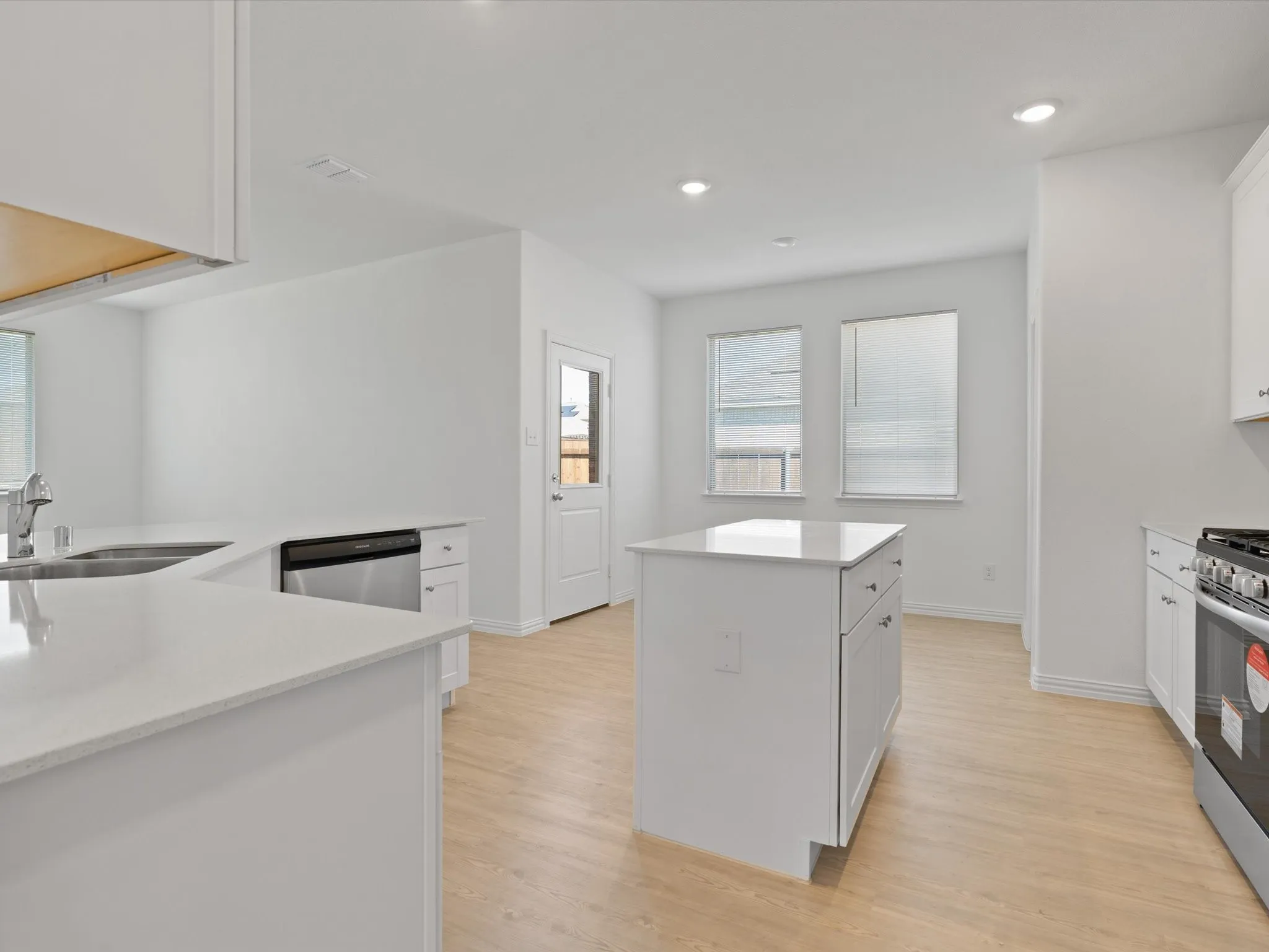 Single Family Residence For Rent in Denton County , 3017 Kaufman Court, Little Elm, Texas 75068, 4 Bedroom, 2 Bathroom, 2 Garage spaces, 1,996 Sqft, built in 2024, mls#21382968, Real Estate Agent in Little Elm, Homes For Rent in Denton county, Homes For Rent in Little Elm, Realtor in Little Elm Texas, Real Estate Brokerage Independent Realty Texas, Luminita Cordes Realtor