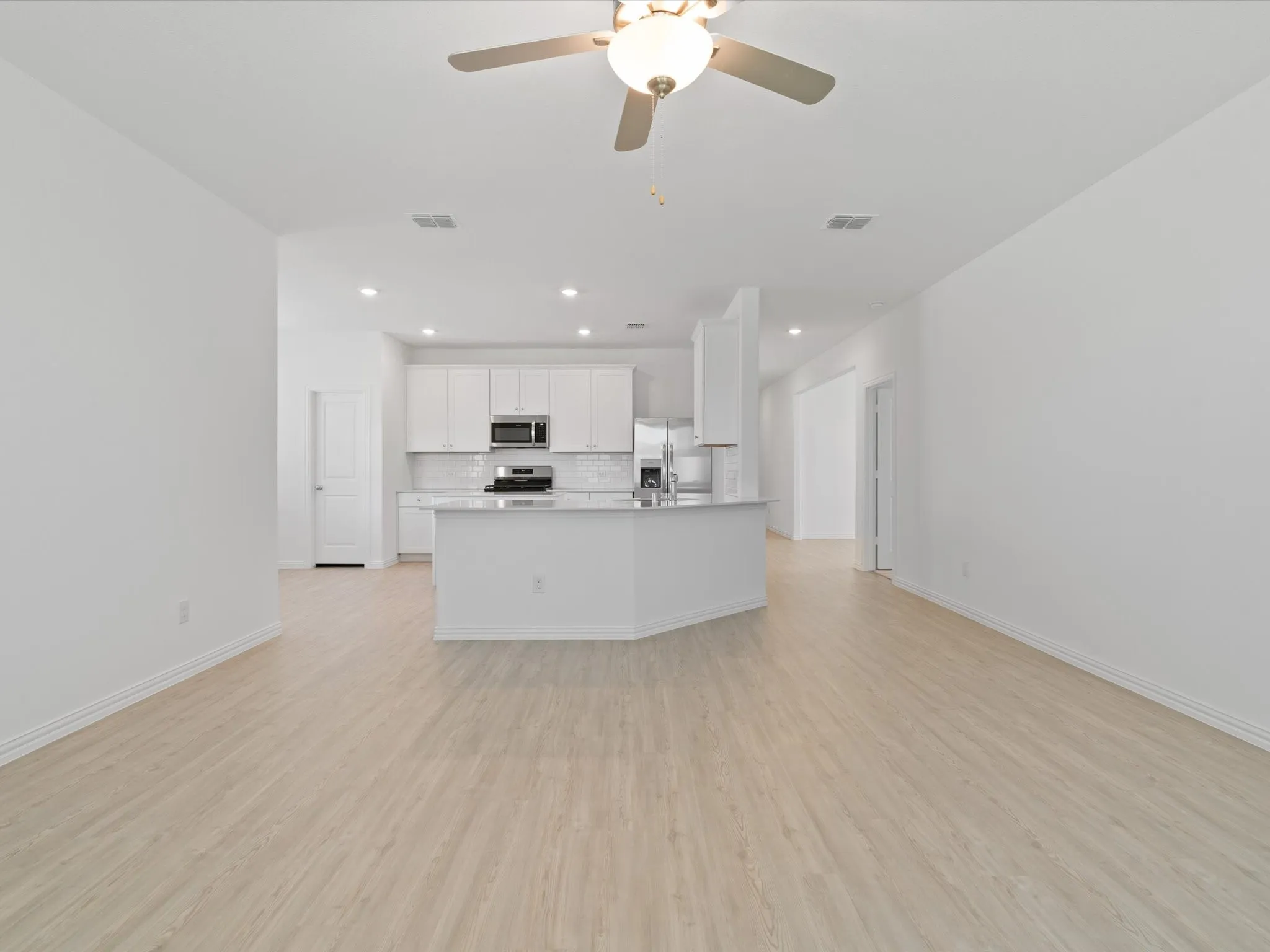 Single Family Residence For Rent in Denton County , 3017 Kaufman Court, Little Elm, Texas 75068, 4 Bedroom, 2 Bathroom, 2 Garage spaces, 1,996 Sqft, built in 2024, mls#21382968, Real Estate Agent in Little Elm, Homes For Rent in Denton county, Homes For Rent in Little Elm, Realtor in Little Elm Texas, Real Estate Brokerage Independent Realty Texas, Luminita Cordes Realtor