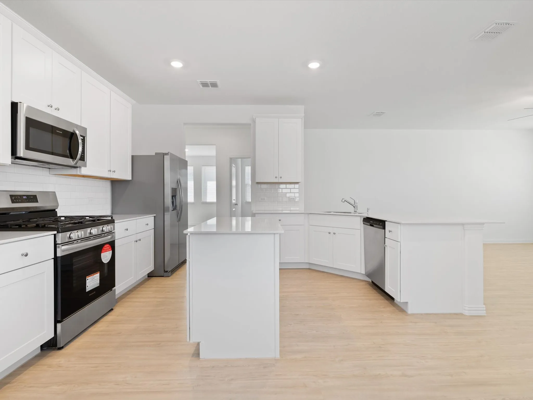 Single Family Residence For Rent in Denton County , 3017 Kaufman Court, Little Elm, Texas 75068, 4 Bedroom, 2 Bathroom, 2 Garage spaces, 1,996 Sqft, built in 2024, mls#21382968, Real Estate Agent in Little Elm, Homes For Rent in Denton county, Homes For Rent in Little Elm, Realtor in Little Elm Texas, Real Estate Brokerage Independent Realty Texas, Luminita Cordes Realtor