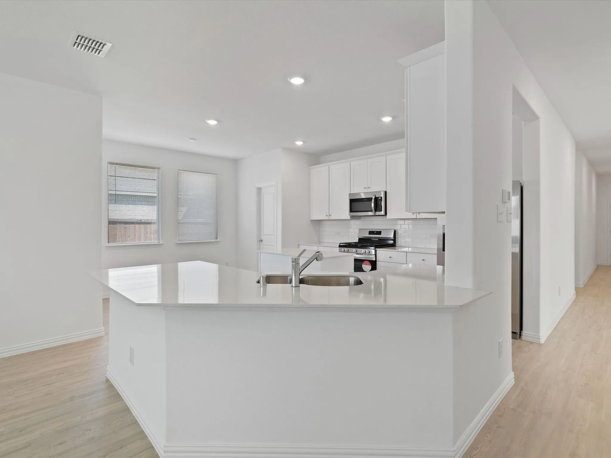 Single Family Residence For Rent in Denton County , 3017 Kaufman Court, Little Elm, Texas 75068, 4 Bedroom, 2 Bathroom, 2 Garage spaces, 1,996 Sqft, built in 2024, mls#21382968, Real Estate Agent in Little Elm, Homes For Rent in Denton county, Homes For Rent in Little Elm, Realtor in Little Elm Texas, Real Estate Brokerage Independent Realty Texas, Luminita Cordes Realtor
