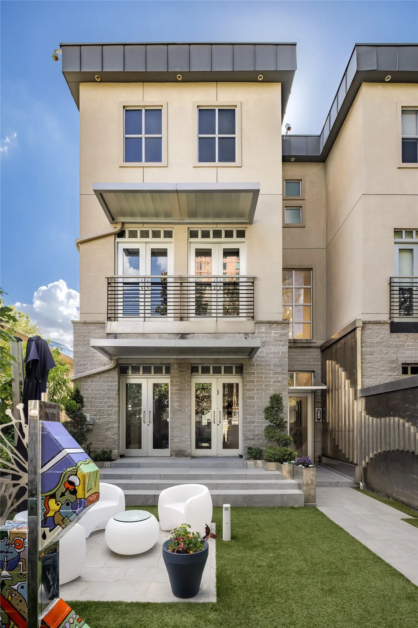 Townhouse For Sale in Dallas County , 3625 Brown Street, Dallas, Texas 75219, 3 Bedroom, 4 Bathroom, 2 Garage spaces, 3,734 Sqft, built in 2001, mls#21383752, Real Estate Agent in Dallas, Homes For Sale in Dallas county, Homes For Sale in Dallas, Realtor in Dallas Texas, Real Estate Brokerage Independent Realty Texas, Luminita Cordes Realtor