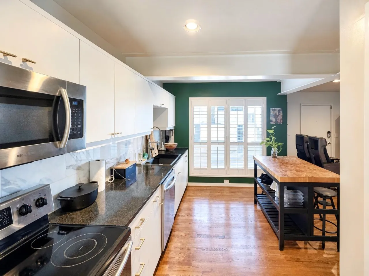Condominium For Rent in Dallas County , 4122 Travis Street 9, Dallas, Texas 75204, 2 Bedroom, 2 Bathroom, Garage spaces, 1,338 Sqft, built in 1997, mls#21389233, Real Estate Agent in Dallas, Homes For Rent in Dallas county, Homes For Rent in Dallas, Realtor in Dallas Texas, Real Estate Brokerage Independent Realty Texas, Luminita Cordes Realtor
