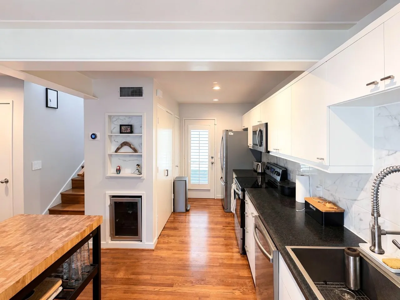 Condominium For Rent in Dallas County , 4122 Travis Street 9, Dallas, Texas 75204, 2 Bedroom, 2 Bathroom, Garage spaces, 1,338 Sqft, built in 1997, mls#21389233, Real Estate Agent in Dallas, Homes For Rent in Dallas county, Homes For Rent in Dallas, Realtor in Dallas Texas, Real Estate Brokerage Independent Realty Texas, Luminita Cordes Realtor