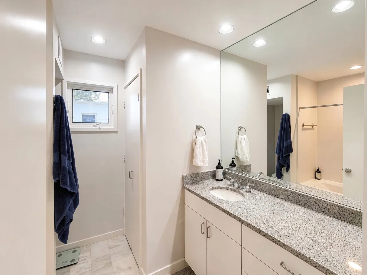 Condominium For Rent in Dallas County , 4122 Travis Street 9, Dallas, Texas 75204, 2 Bedroom, 2 Bathroom, Garage spaces, 1,338 Sqft, built in 1997, mls#21389233, Real Estate Agent in Dallas, Homes For Rent in Dallas county, Homes For Rent in Dallas, Realtor in Dallas Texas, Real Estate Brokerage Independent Realty Texas, Luminita Cordes Realtor
