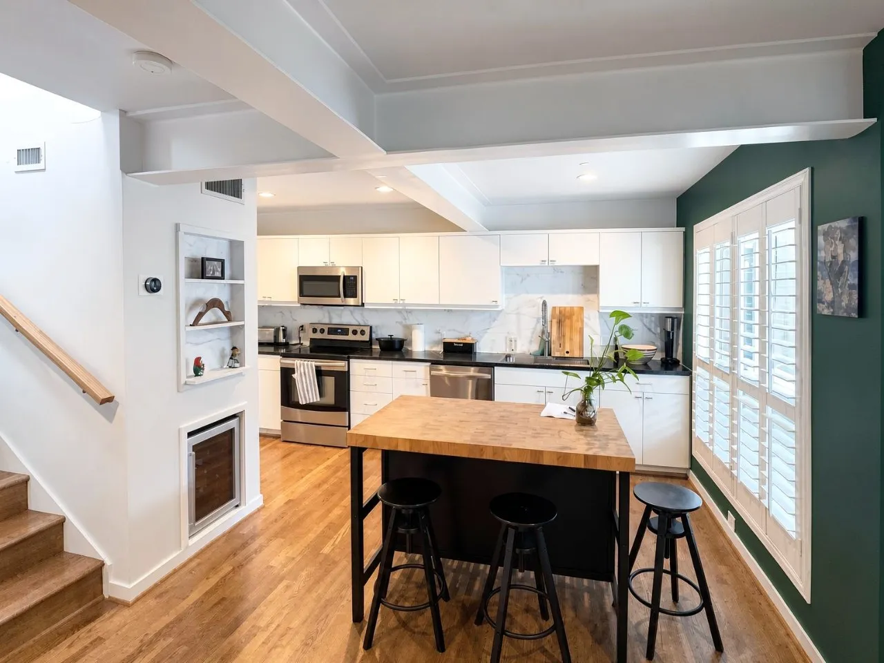 Condominium For Rent in Dallas County , 4122 Travis Street 9, Dallas, Texas 75204, 2 Bedroom, 2 Bathroom, Garage spaces, 1,338 Sqft, built in 1997, mls#21389233, Real Estate Agent in Dallas, Homes For Rent in Dallas county, Homes For Rent in Dallas, Realtor in Dallas Texas, Real Estate Brokerage Independent Realty Texas, Luminita Cordes Realtor