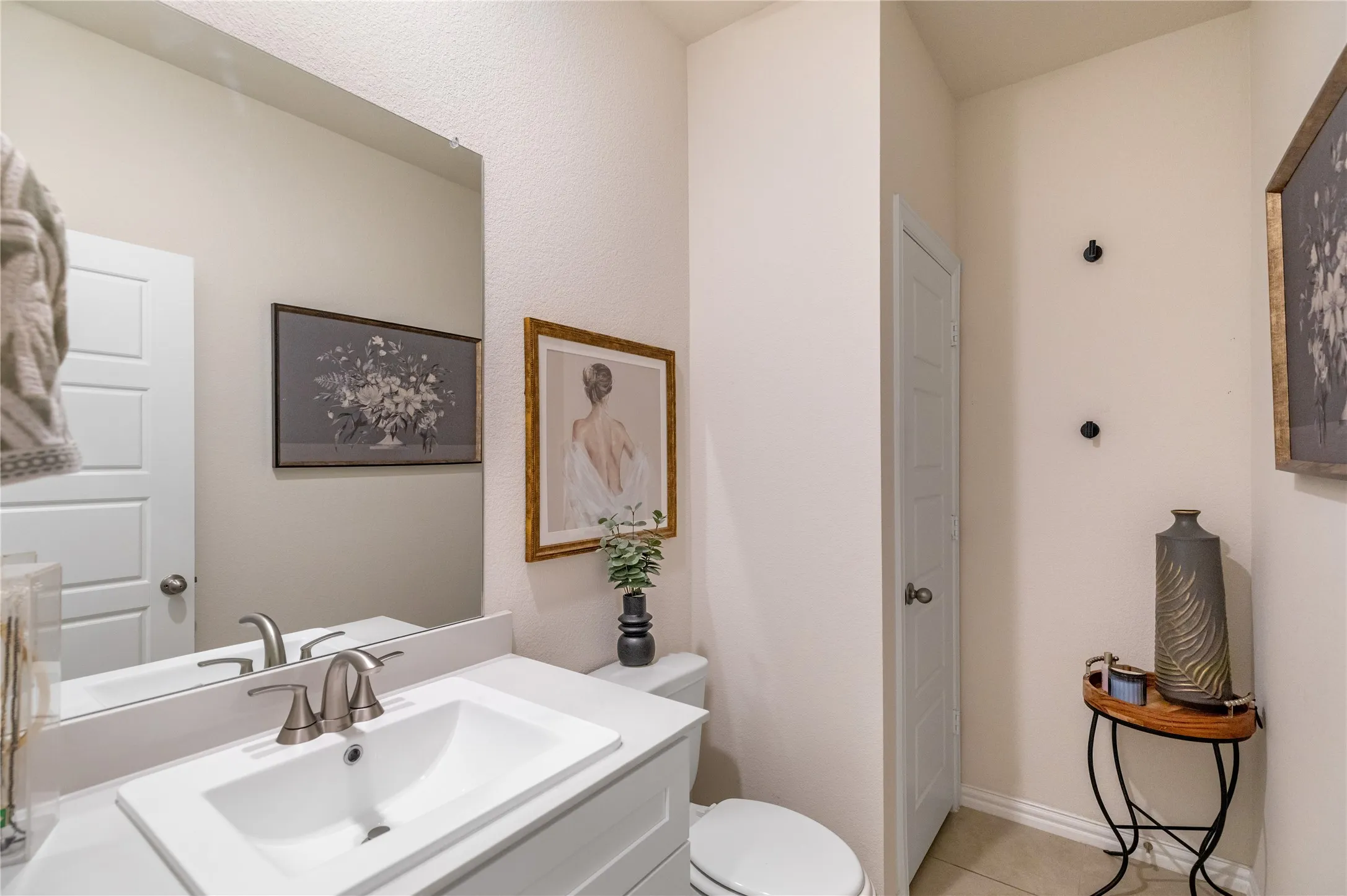 Half bath on Level 1