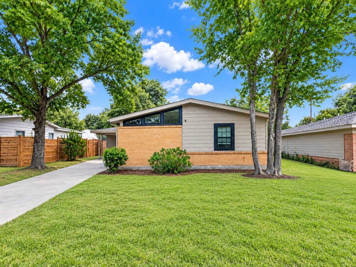 Single Family Residence For Sale in Bell County , 1909 S 53rd Street, Temple, Texas 76504, 3 Bedroom, 2 Bathroom, Garage spaces, 1,255 Sqft, built in 1956, mls#21388181, Real Estate Agent in Temple, Homes For Sale in Bell county, Homes For Sale in Temple, Realtor in Temple Texas, Real Estate Brokerage Independent Realty Texas, Luminita Cordes Realtor