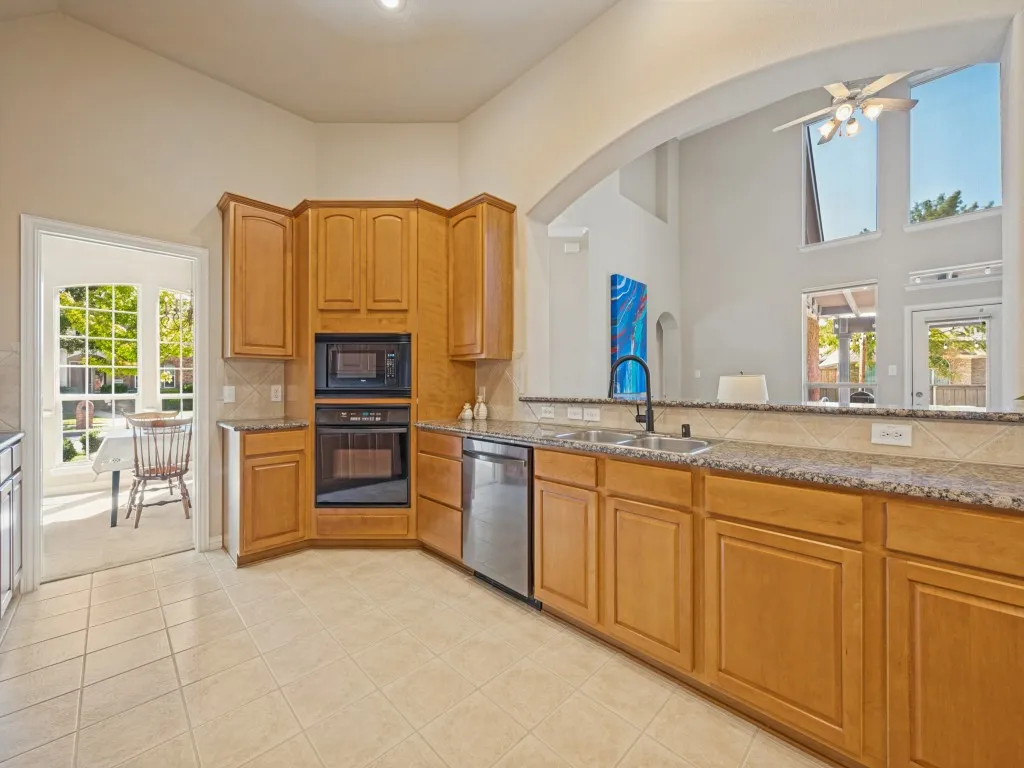 Single Family Residence For Sale in Denton County , 11003 Saguaro Street, Frisco, Texas 75033, 3 Bedroom, 3 Bathroom, 2 Garage spaces, 2,557 Sqft, built in 2003, mls#21387689, Real Estate Agent in Frisco, Homes For Sale in Denton county, Homes For Sale in Frisco, Realtor in Frisco Texas, Real Estate Brokerage Independent Realty Texas, Luminita Cordes Realtor