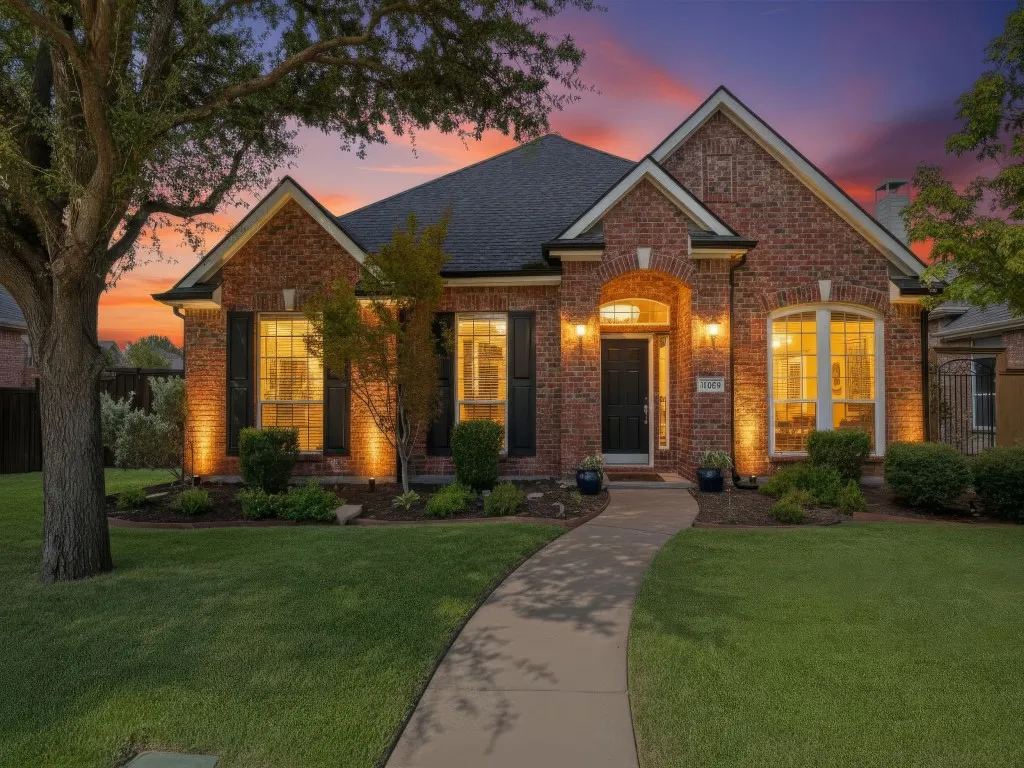 Single Family Residence For Sale in Denton County , 11003 Saguaro Street, Frisco, Texas 75033, 3 Bedroom, 3 Bathroom, 2 Garage spaces, 2,557 Sqft, built in 2003, mls#21387689, Real Estate Agent in Frisco, Homes For Sale in Denton county, Homes For Sale in Frisco, Realtor in Frisco Texas, Real Estate Brokerage Independent Realty Texas, Luminita Cordes Realtor