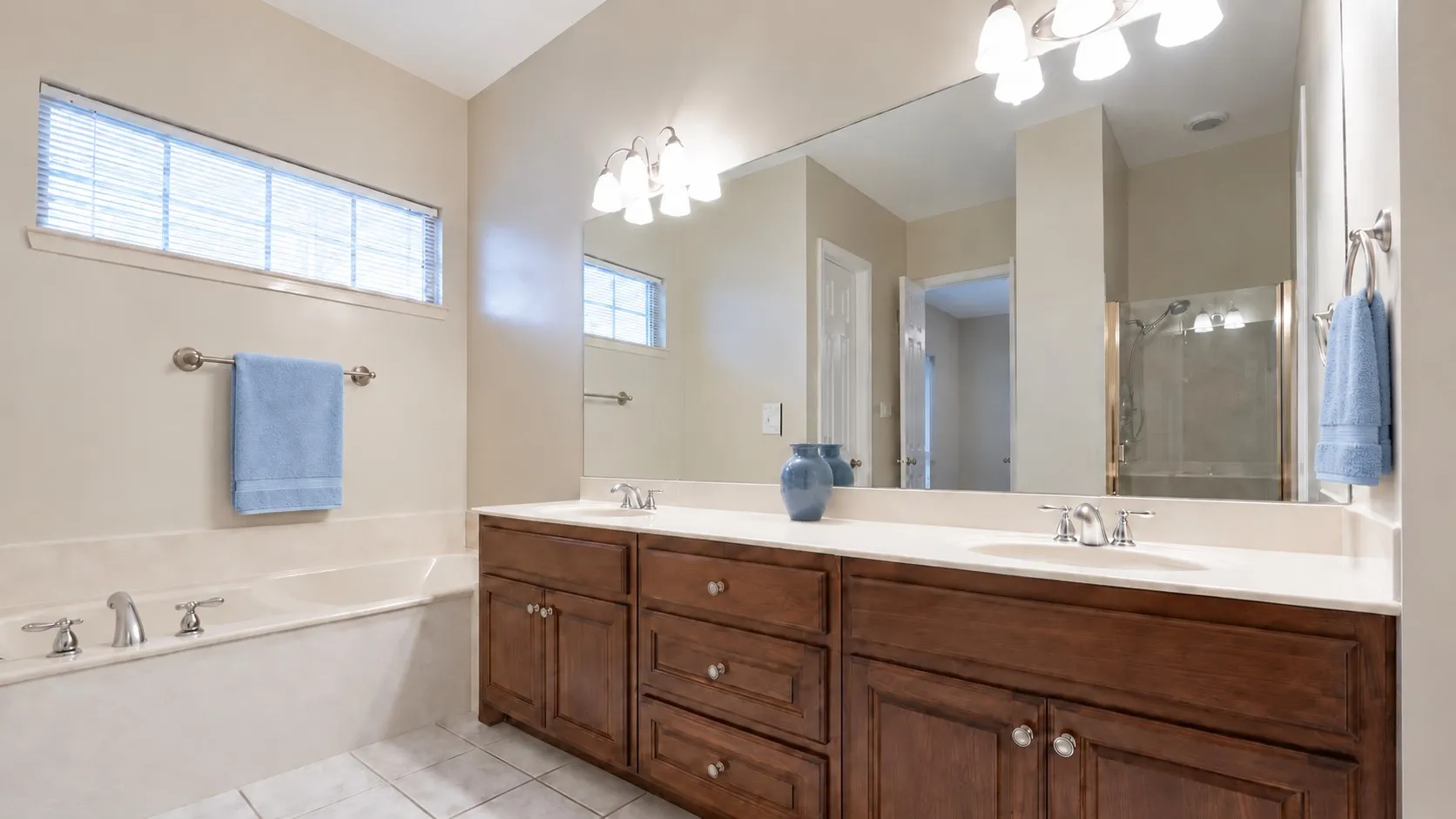 Single Family Residence For Rent in Dallas County , 1316 Leisure Lane, De Soto, Texas 75115, 3 Bedroom, 3 Bathroom, 2 Garage spaces, 2,217 Sqft, built in 2001, mls#21389236, Real Estate Agent in De Soto, Homes For Rent in Dallas county, Homes For Rent in De Soto, Realtor in De Soto Texas, Real Estate Brokerage Independent Realty Texas, Luminita Cordes Realtor