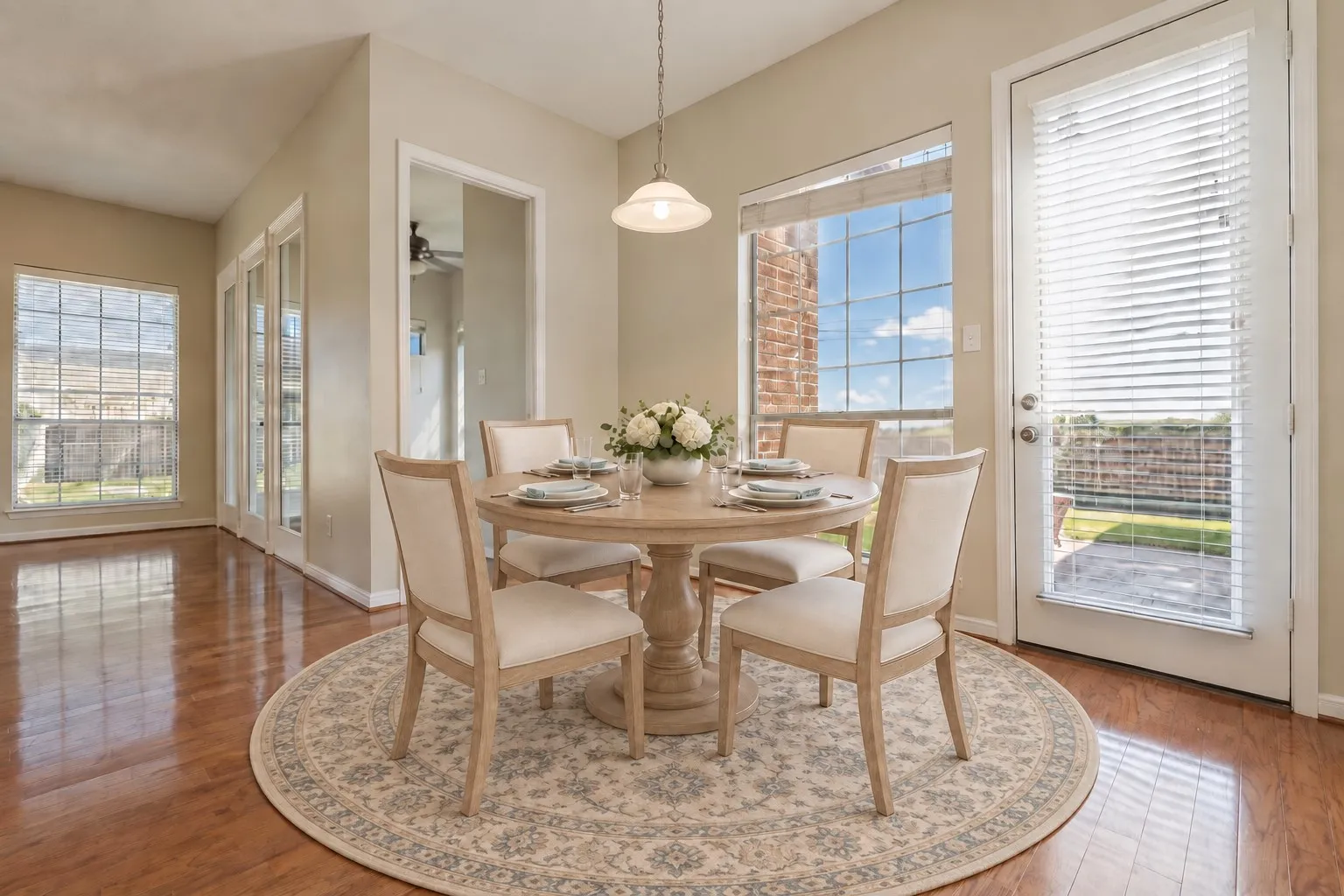 Single Family Residence For Rent in Dallas County , 1316 Leisure Lane, De Soto, Texas 75115, 3 Bedroom, 3 Bathroom, 2 Garage spaces, 2,217 Sqft, built in 2001, mls#21389236, Real Estate Agent in De Soto, Homes For Rent in Dallas county, Homes For Rent in De Soto, Realtor in De Soto Texas, Real Estate Brokerage Independent Realty Texas, Luminita Cordes Realtor
