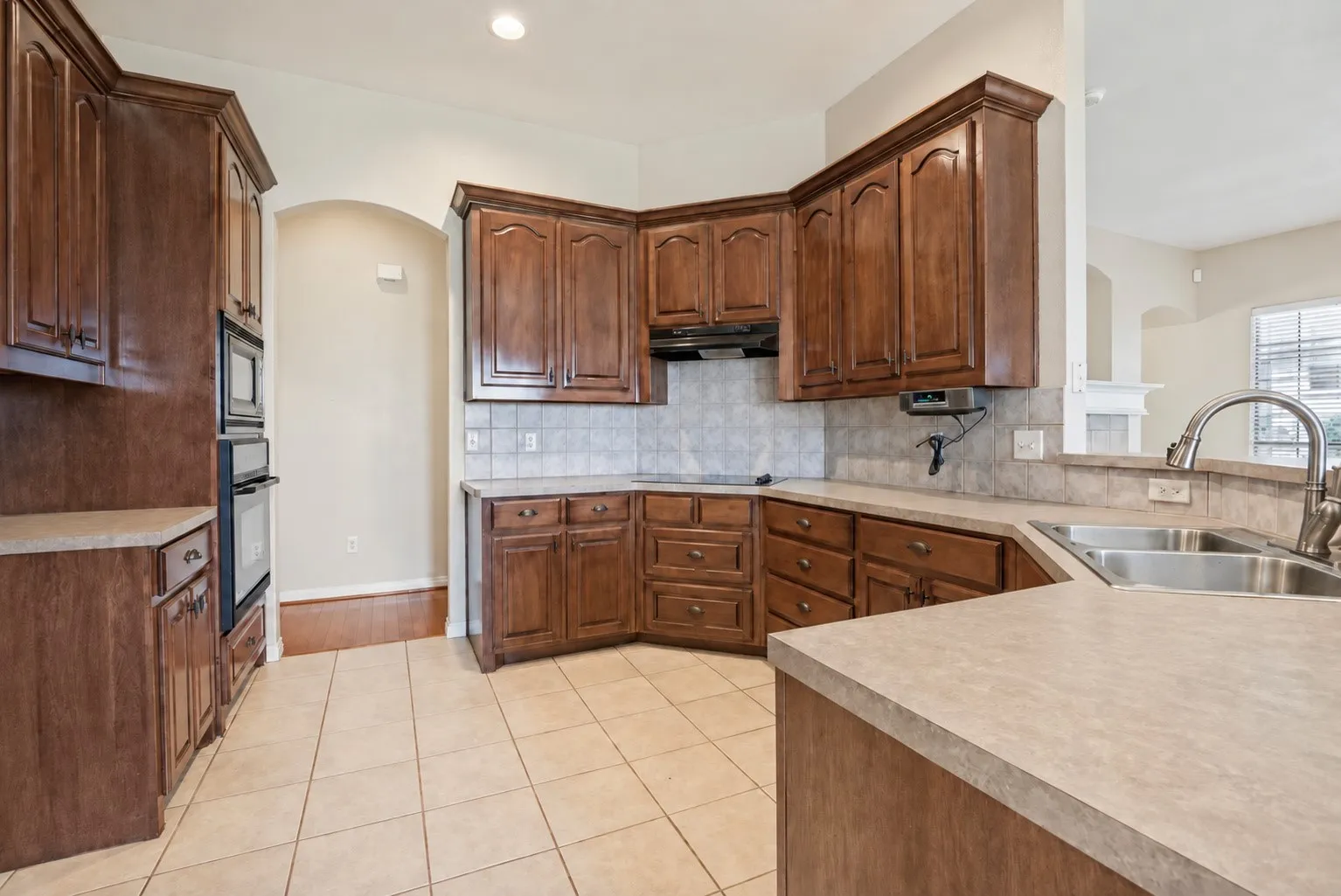 Single Family Residence For Rent in Dallas County , 1316 Leisure Lane, De Soto, Texas 75115, 3 Bedroom, 3 Bathroom, 2 Garage spaces, 2,217 Sqft, built in 2001, mls#21389236, Real Estate Agent in De Soto, Homes For Rent in Dallas county, Homes For Rent in De Soto, Realtor in De Soto Texas, Real Estate Brokerage Independent Realty Texas, Luminita Cordes Realtor