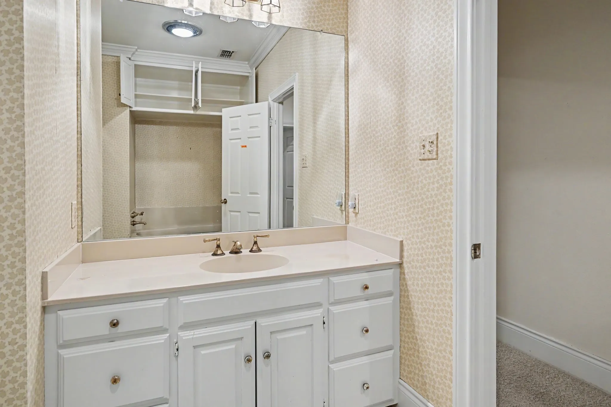 Bathroom 2 with tub, shower and tons of storage