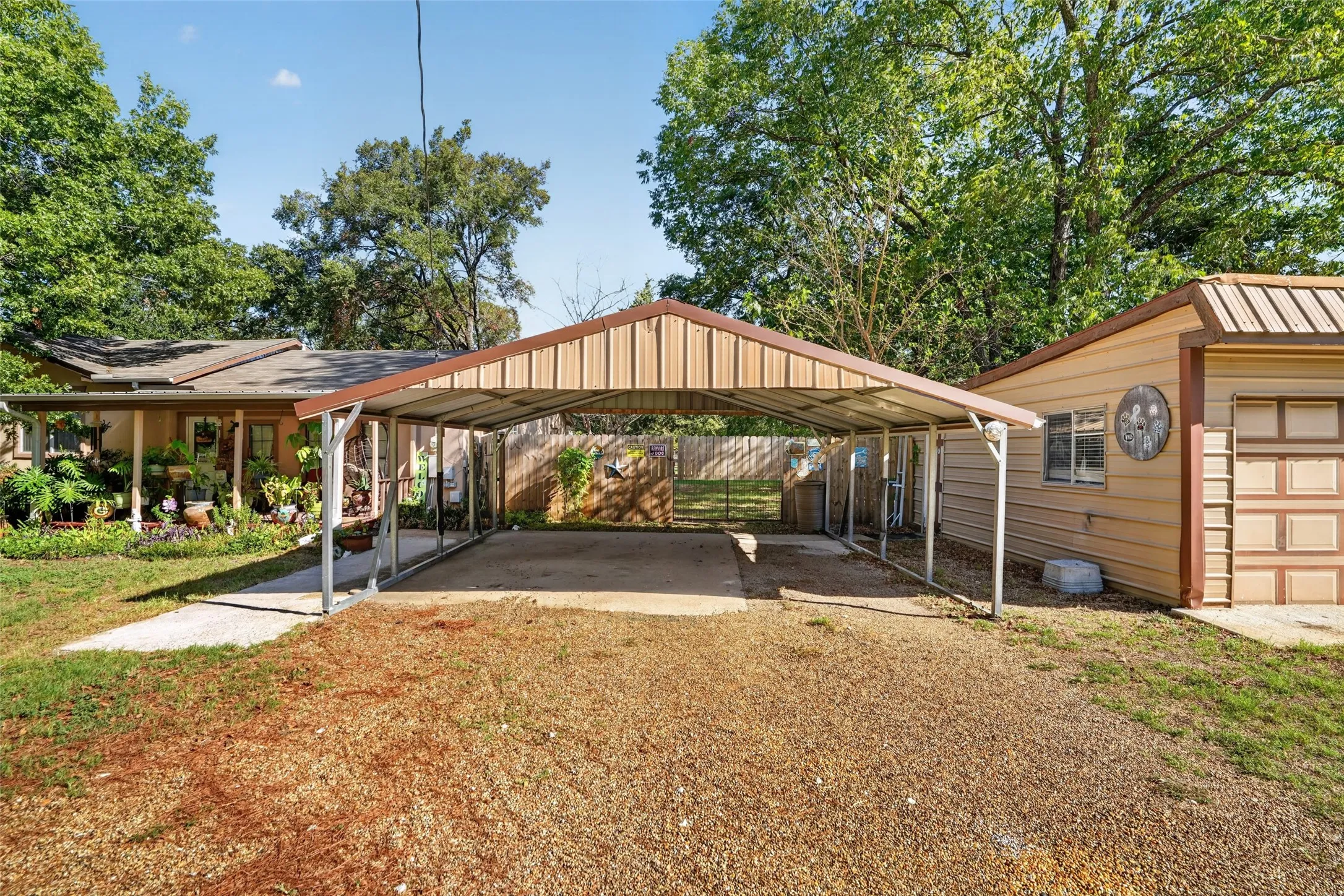 Single Family Residence For Sale in Hunt County , 108 Meyers Avenue, Quinlan, Texas 75474, 4 Bedroom, 2 Bathroom, 3 Garage spaces, 2,208 Sqft, built in 1983, mls#21378666, Real Estate Agent in Quinlan, Homes For Sale in Hunt county, Homes For Sale in Quinlan, Realtor in Quinlan Texas, Real Estate Brokerage Independent Realty Texas, Luminita Cordes Realtor