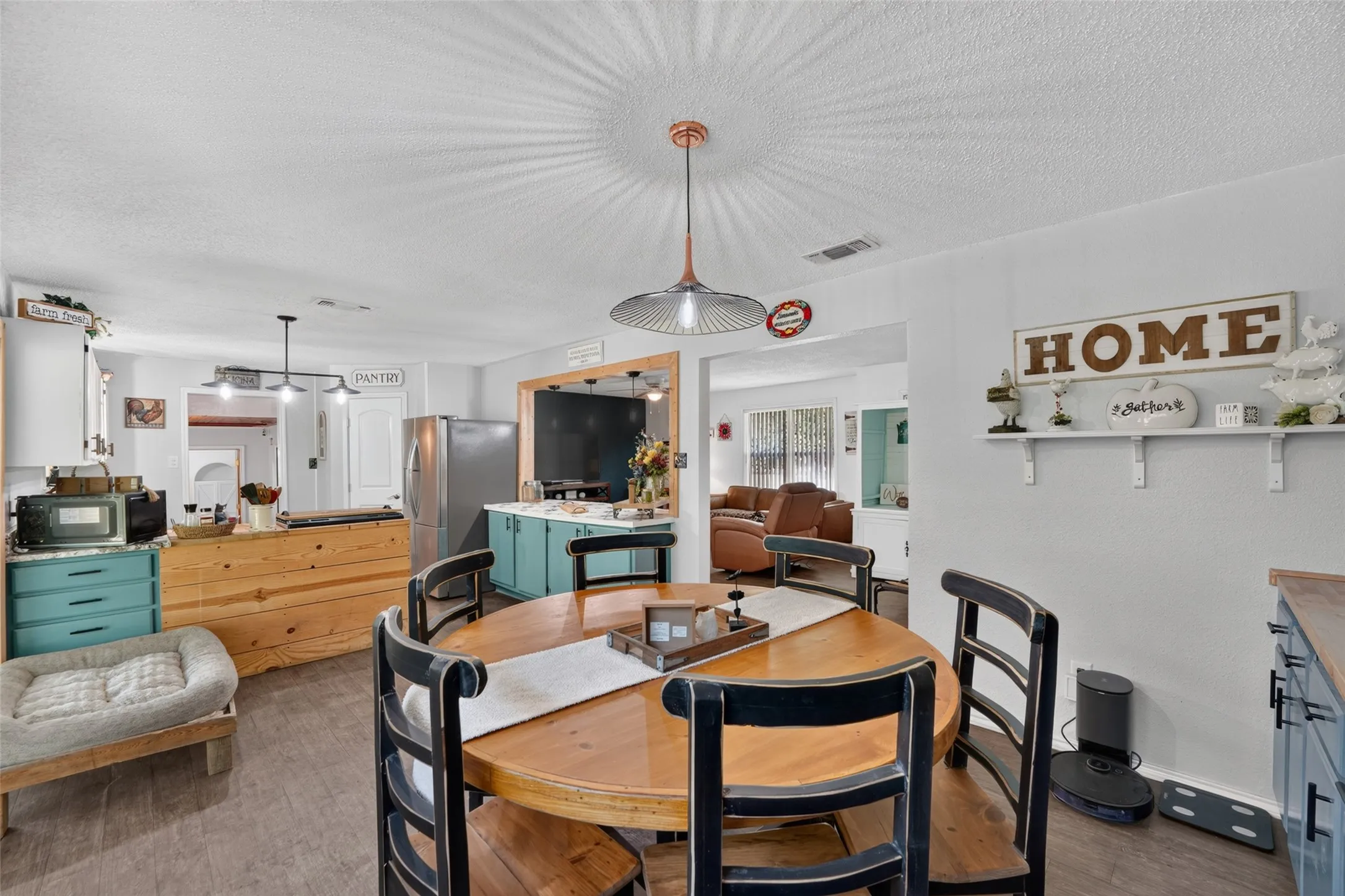 Single Family Residence For Sale in Hunt County , 108 Meyers Avenue, Quinlan, Texas 75474, 4 Bedroom, 2 Bathroom, 3 Garage spaces, 2,208 Sqft, built in 1983, mls#21378666, Real Estate Agent in Quinlan, Homes For Sale in Hunt county, Homes For Sale in Quinlan, Realtor in Quinlan Texas, Real Estate Brokerage Independent Realty Texas, Luminita Cordes Realtor
