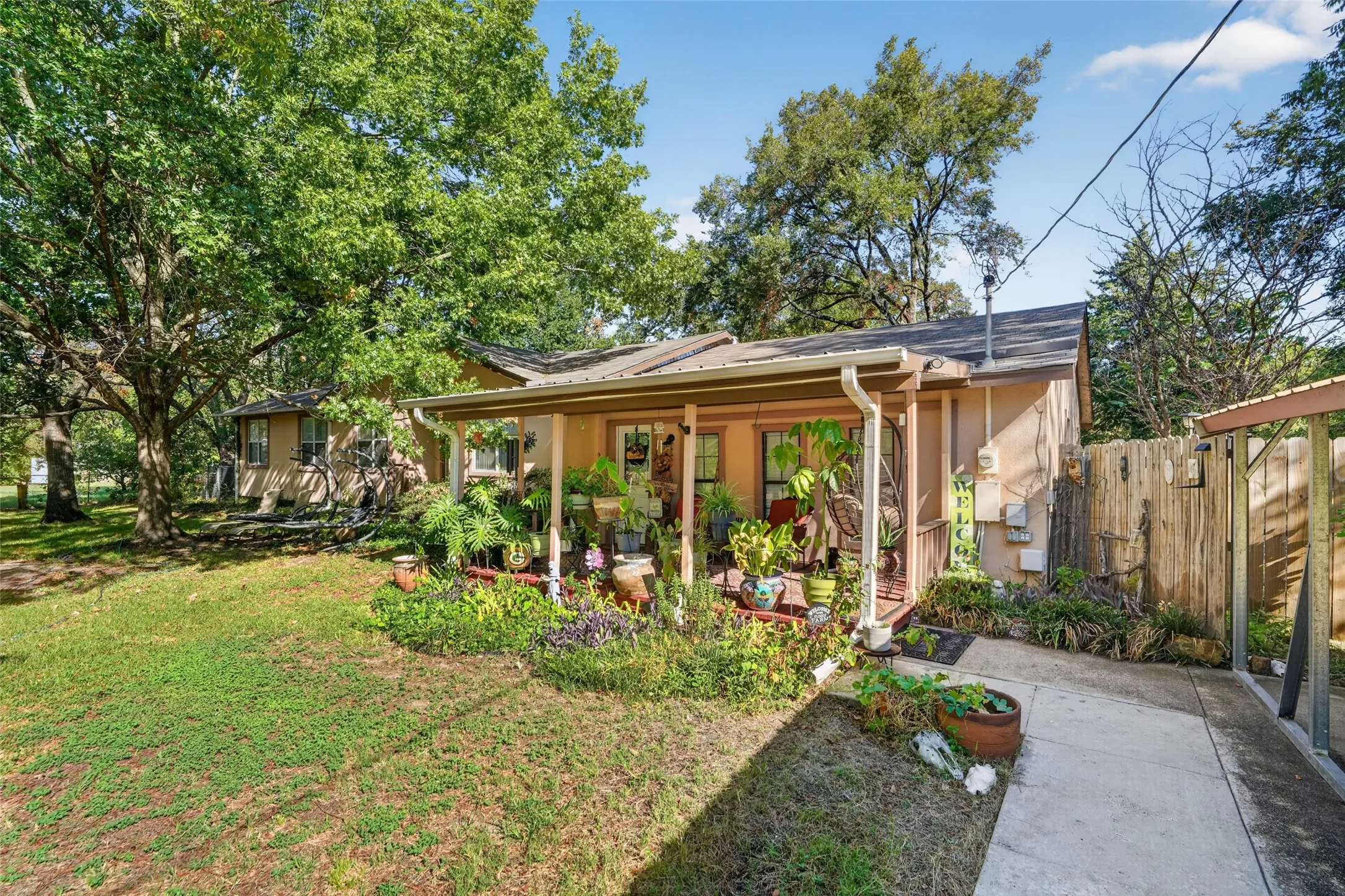 Single Family Residence For Sale in Hunt County , 108 Meyers Avenue, Quinlan, Texas 75474, 4 Bedroom, 2 Bathroom, 3 Garage spaces, 2,208 Sqft, built in 1983, mls#21378666, Real Estate Agent in Quinlan, Homes For Sale in Hunt county, Homes For Sale in Quinlan, Realtor in Quinlan Texas, Real Estate Brokerage Independent Realty Texas, Luminita Cordes Realtor