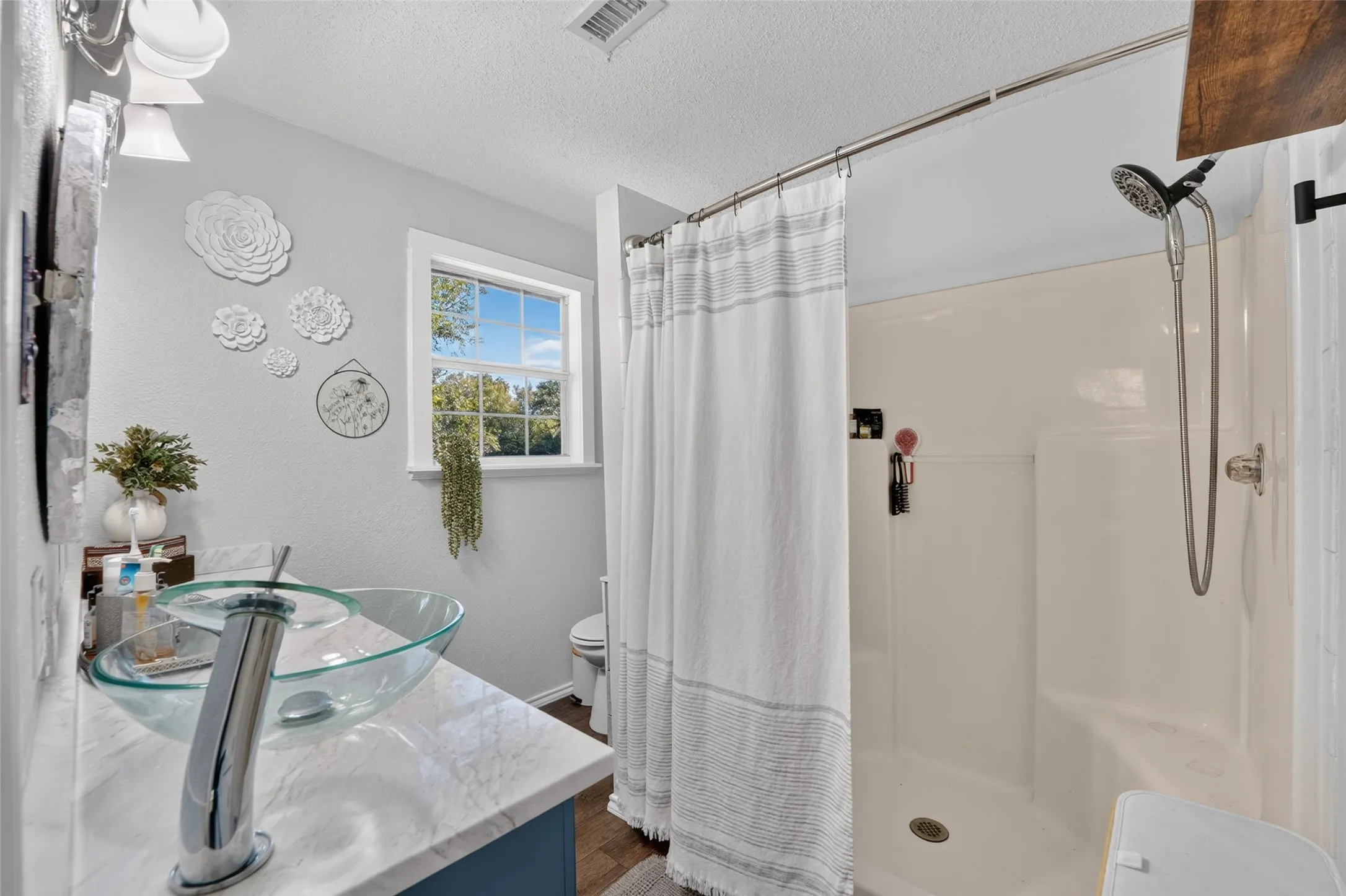 Single Family Residence For Sale in Hunt County , 108 Meyers Avenue, Quinlan, Texas 75474, 4 Bedroom, 2 Bathroom, 3 Garage spaces, 2,208 Sqft, built in 1983, mls#21378666, Real Estate Agent in Quinlan, Homes For Sale in Hunt county, Homes For Sale in Quinlan, Realtor in Quinlan Texas, Real Estate Brokerage Independent Realty Texas, Luminita Cordes Realtor