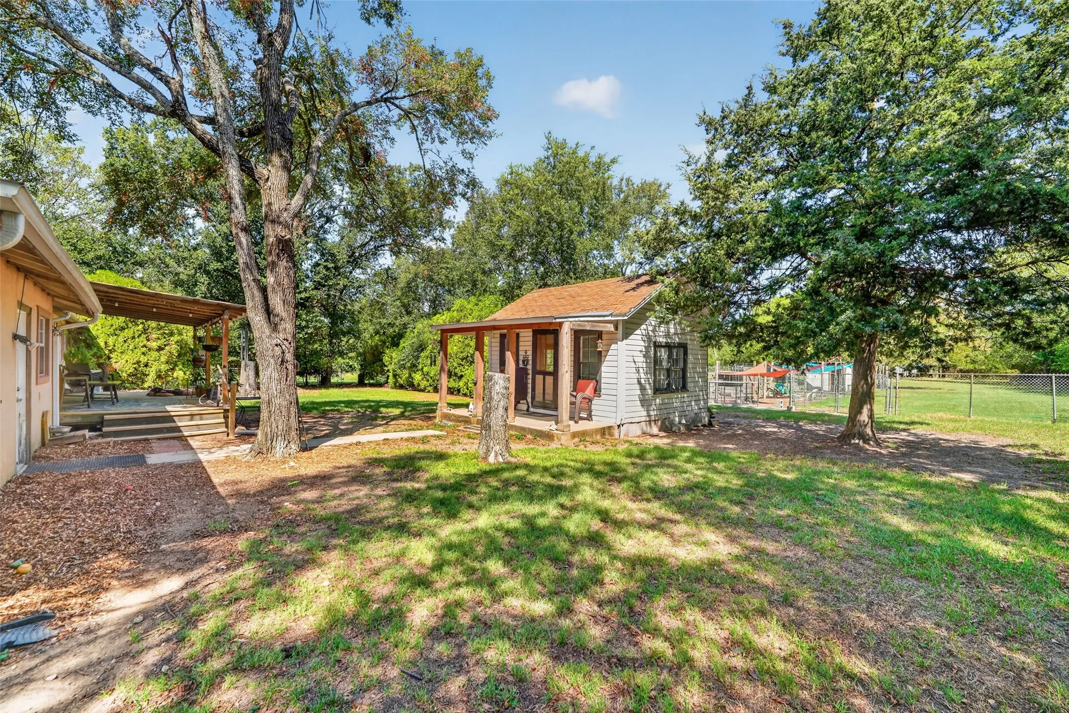 Single Family Residence For Sale in Hunt County , 108 Meyers Avenue, Quinlan, Texas 75474, 4 Bedroom, 2 Bathroom, 3 Garage spaces, 2,208 Sqft, built in 1983, mls#21378666, Real Estate Agent in Quinlan, Homes For Sale in Hunt county, Homes For Sale in Quinlan, Realtor in Quinlan Texas, Real Estate Brokerage Independent Realty Texas, Luminita Cordes Realtor