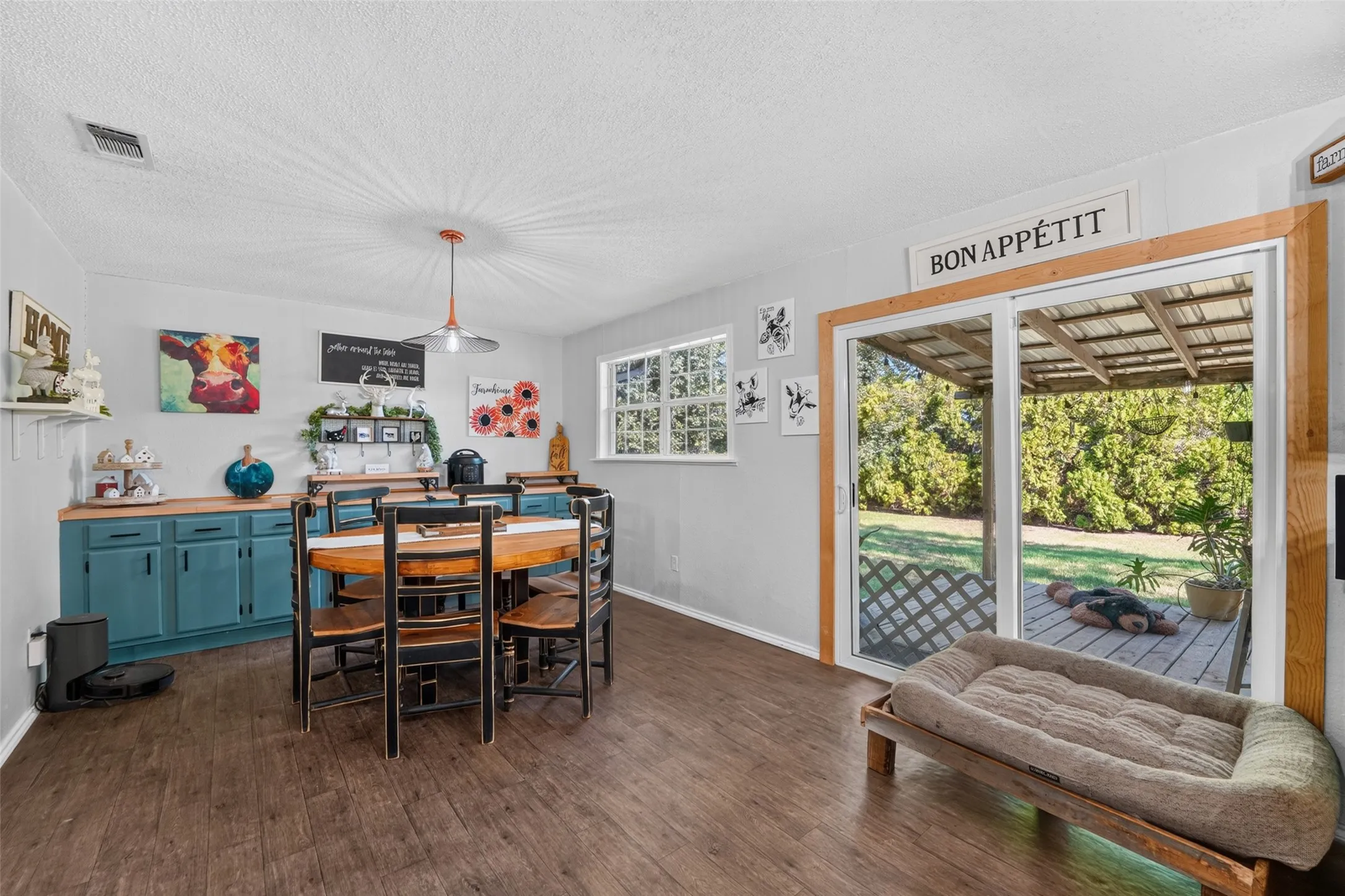 Single Family Residence For Sale in Hunt County , 108 Meyers Avenue, Quinlan, Texas 75474, 4 Bedroom, 2 Bathroom, 3 Garage spaces, 2,208 Sqft, built in 1983, mls#21378666, Real Estate Agent in Quinlan, Homes For Sale in Hunt county, Homes For Sale in Quinlan, Realtor in Quinlan Texas, Real Estate Brokerage Independent Realty Texas, Luminita Cordes Realtor