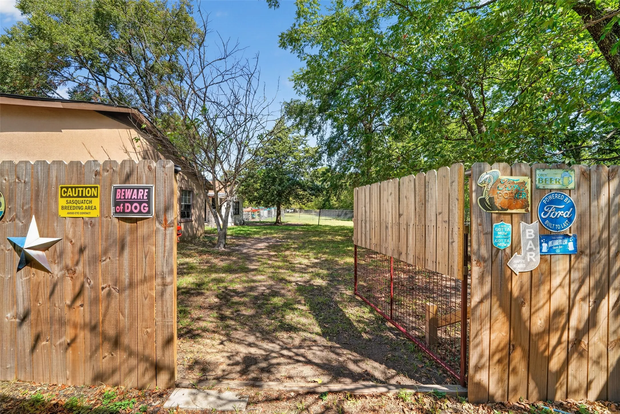 Single Family Residence For Sale in Hunt County , 108 Meyers Avenue, Quinlan, Texas 75474, 4 Bedroom, 2 Bathroom, 3 Garage spaces, 2,208 Sqft, built in 1983, mls#21378666, Real Estate Agent in Quinlan, Homes For Sale in Hunt county, Homes For Sale in Quinlan, Realtor in Quinlan Texas, Real Estate Brokerage Independent Realty Texas, Luminita Cordes Realtor