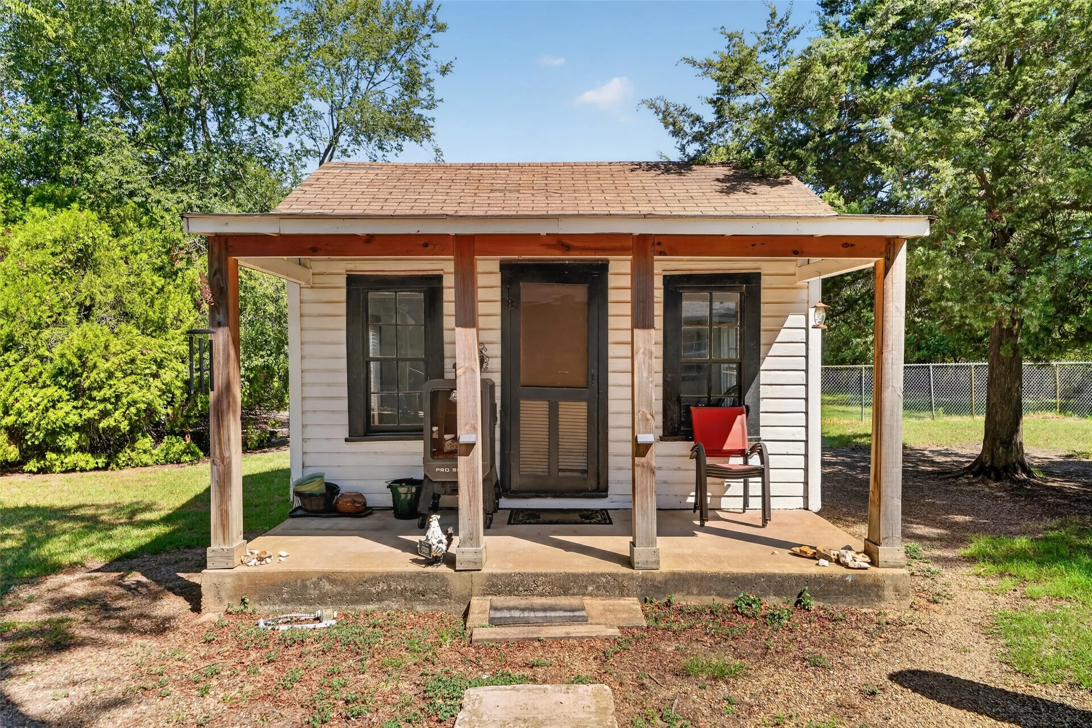 Single Family Residence For Sale in Hunt County , 108 Meyers Avenue, Quinlan, Texas 75474, 4 Bedroom, 2 Bathroom, 3 Garage spaces, 2,208 Sqft, built in 1983, mls#21378666, Real Estate Agent in Quinlan, Homes For Sale in Hunt county, Homes For Sale in Quinlan, Realtor in Quinlan Texas, Real Estate Brokerage Independent Realty Texas, Luminita Cordes Realtor