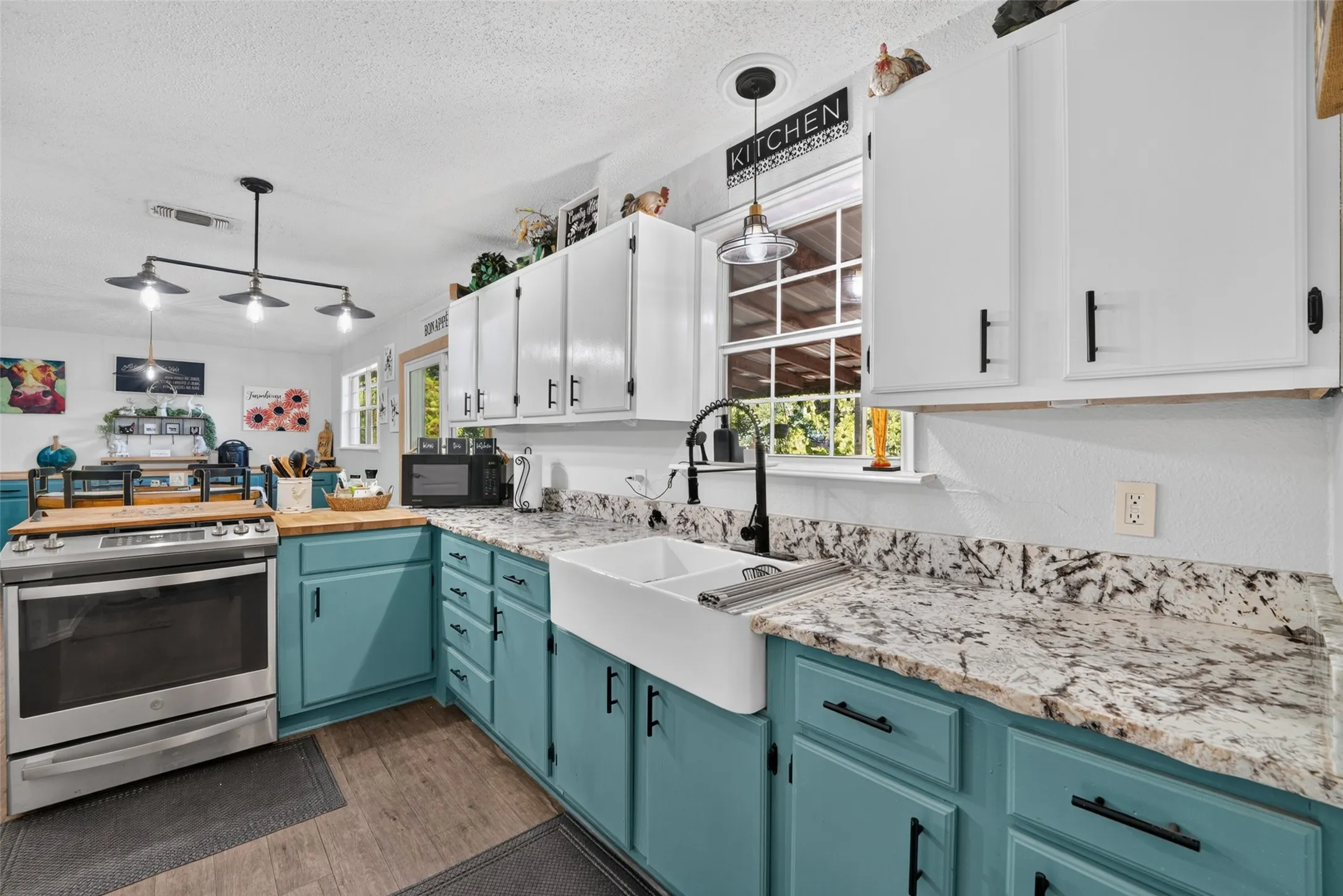 Single Family Residence For Sale in Hunt County , 108 Meyers Avenue, Quinlan, Texas 75474, 4 Bedroom, 2 Bathroom, 3 Garage spaces, 2,208 Sqft, built in 1983, mls#21378666, Real Estate Agent in Quinlan, Homes For Sale in Hunt county, Homes For Sale in Quinlan, Realtor in Quinlan Texas, Real Estate Brokerage Independent Realty Texas, Luminita Cordes Realtor