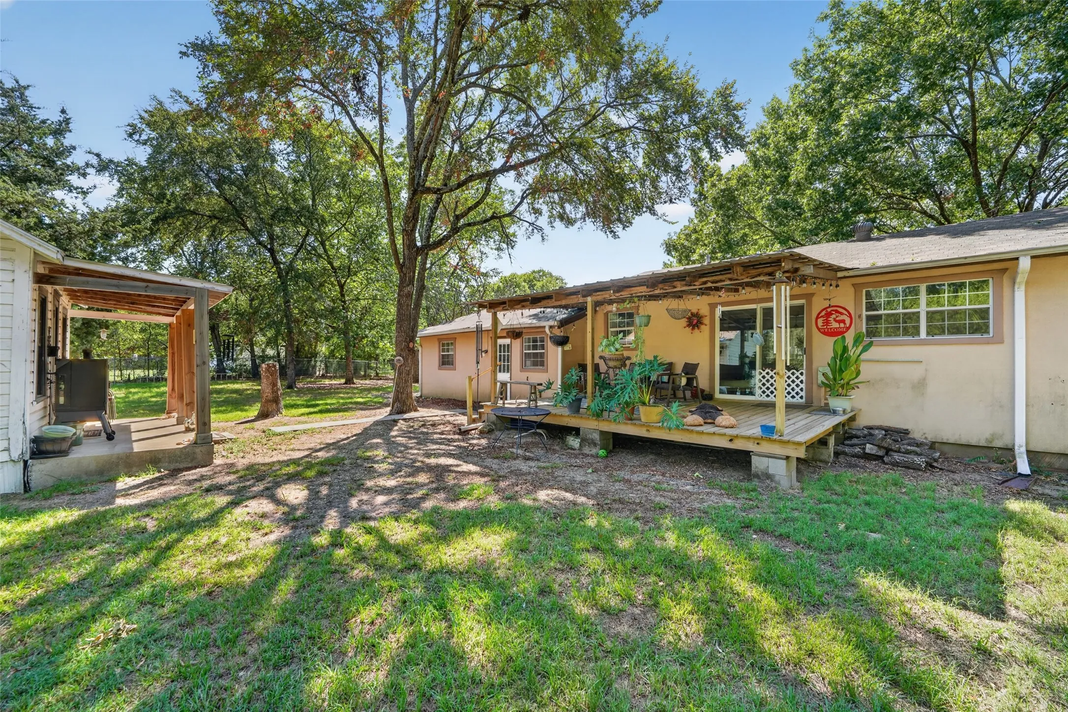 Single Family Residence For Sale in Hunt County , 108 Meyers Avenue, Quinlan, Texas 75474, 4 Bedroom, 2 Bathroom, 3 Garage spaces, 2,208 Sqft, built in 1983, mls#21378666, Real Estate Agent in Quinlan, Homes For Sale in Hunt county, Homes For Sale in Quinlan, Realtor in Quinlan Texas, Real Estate Brokerage Independent Realty Texas, Luminita Cordes Realtor