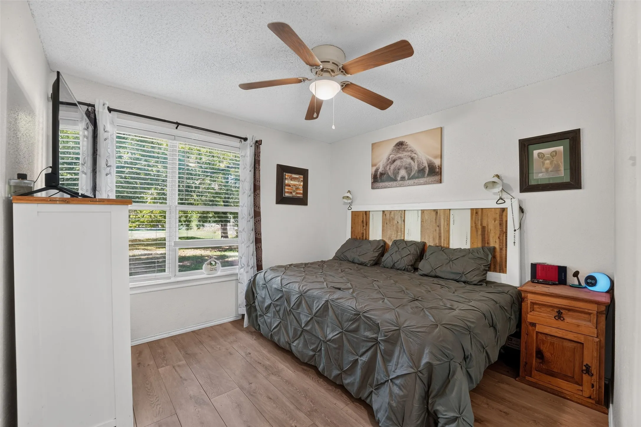 Single Family Residence For Sale in Hunt County , 108 Meyers Avenue, Quinlan, Texas 75474, 4 Bedroom, 2 Bathroom, 3 Garage spaces, 2,208 Sqft, built in 1983, mls#21378666, Real Estate Agent in Quinlan, Homes For Sale in Hunt county, Homes For Sale in Quinlan, Realtor in Quinlan Texas, Real Estate Brokerage Independent Realty Texas, Luminita Cordes Realtor