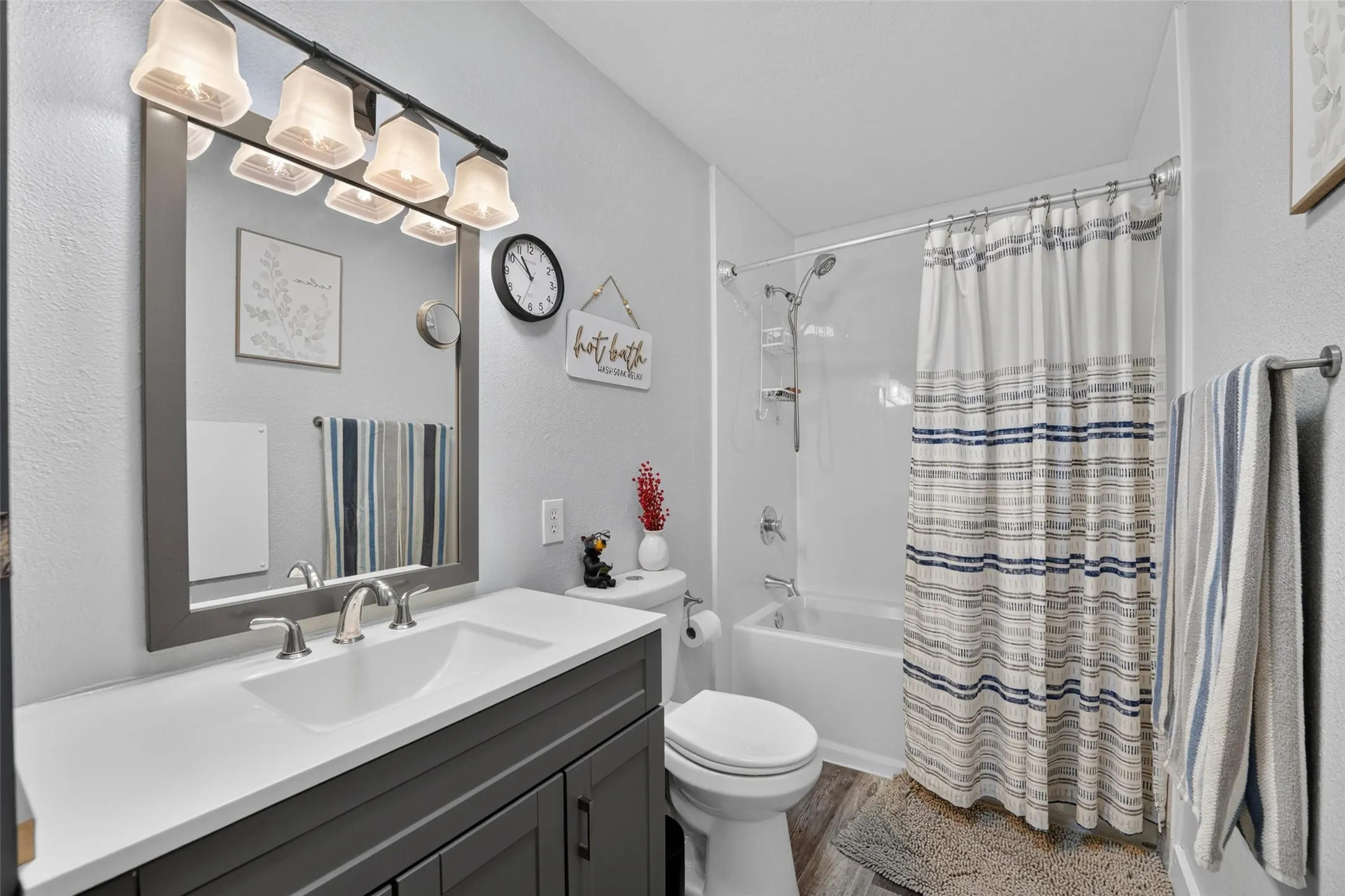 Single Family Residence For Sale in Hunt County , 108 Meyers Avenue, Quinlan, Texas 75474, 4 Bedroom, 2 Bathroom, 3 Garage spaces, 2,208 Sqft, built in 1983, mls#21378666, Real Estate Agent in Quinlan, Homes For Sale in Hunt county, Homes For Sale in Quinlan, Realtor in Quinlan Texas, Real Estate Brokerage Independent Realty Texas, Luminita Cordes Realtor