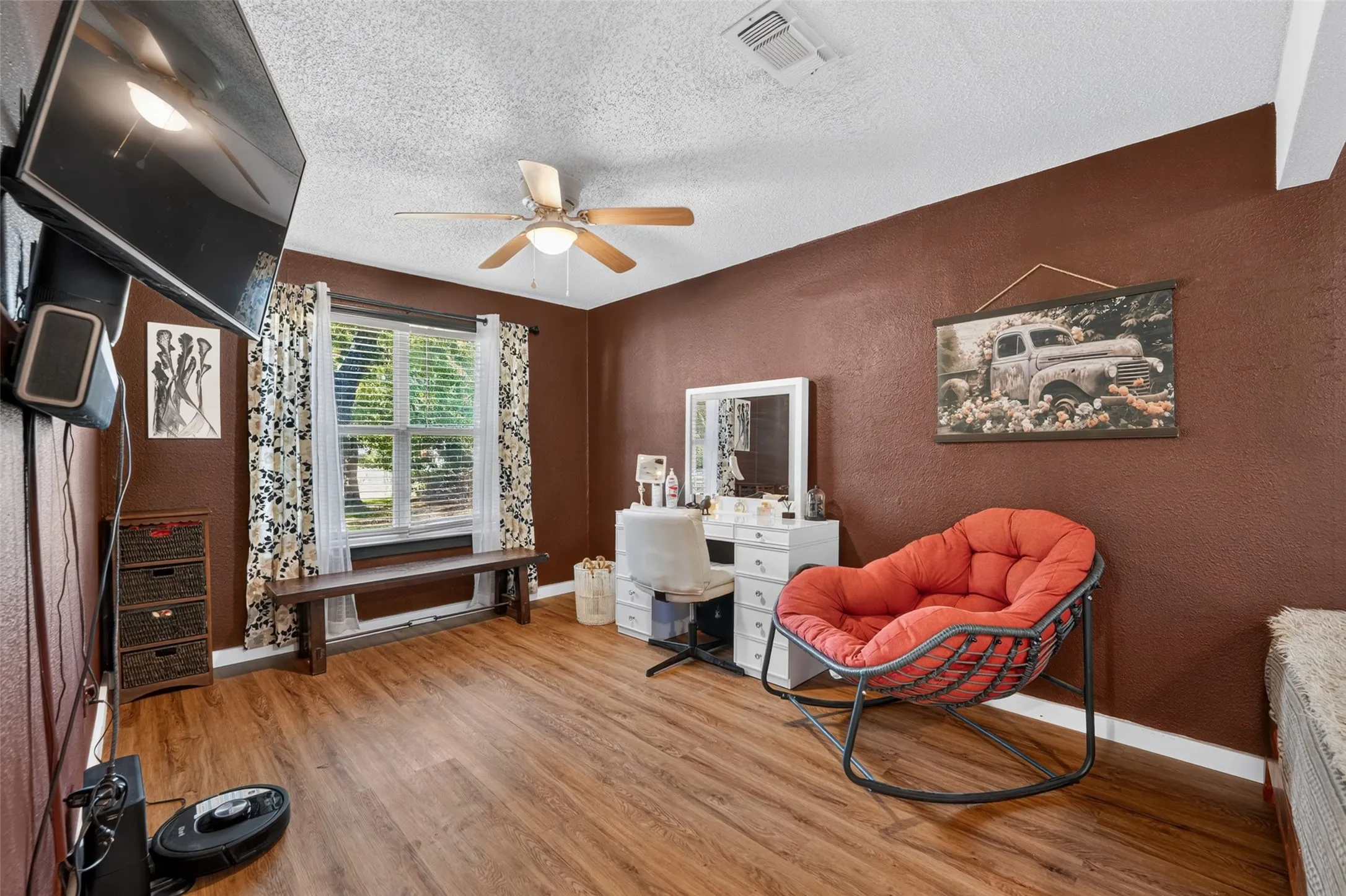 Single Family Residence For Sale in Hunt County , 108 Meyers Avenue, Quinlan, Texas 75474, 4 Bedroom, 2 Bathroom, 3 Garage spaces, 2,208 Sqft, built in 1983, mls#21378666, Real Estate Agent in Quinlan, Homes For Sale in Hunt county, Homes For Sale in Quinlan, Realtor in Quinlan Texas, Real Estate Brokerage Independent Realty Texas, Luminita Cordes Realtor