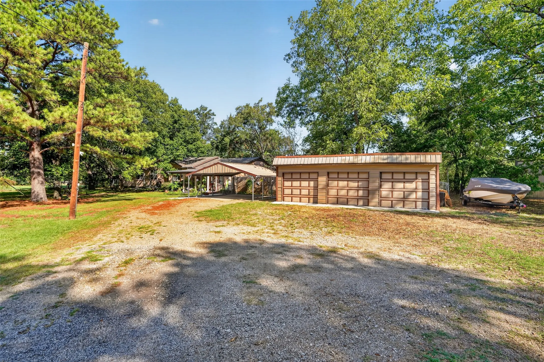 Single Family Residence For Sale in Hunt County , 108 Meyers Avenue, Quinlan, Texas 75474, 4 Bedroom, 2 Bathroom, 3 Garage spaces, 2,208 Sqft, built in 1983, mls#21378666, Real Estate Agent in Quinlan, Homes For Sale in Hunt county, Homes For Sale in Quinlan, Realtor in Quinlan Texas, Real Estate Brokerage Independent Realty Texas, Luminita Cordes Realtor