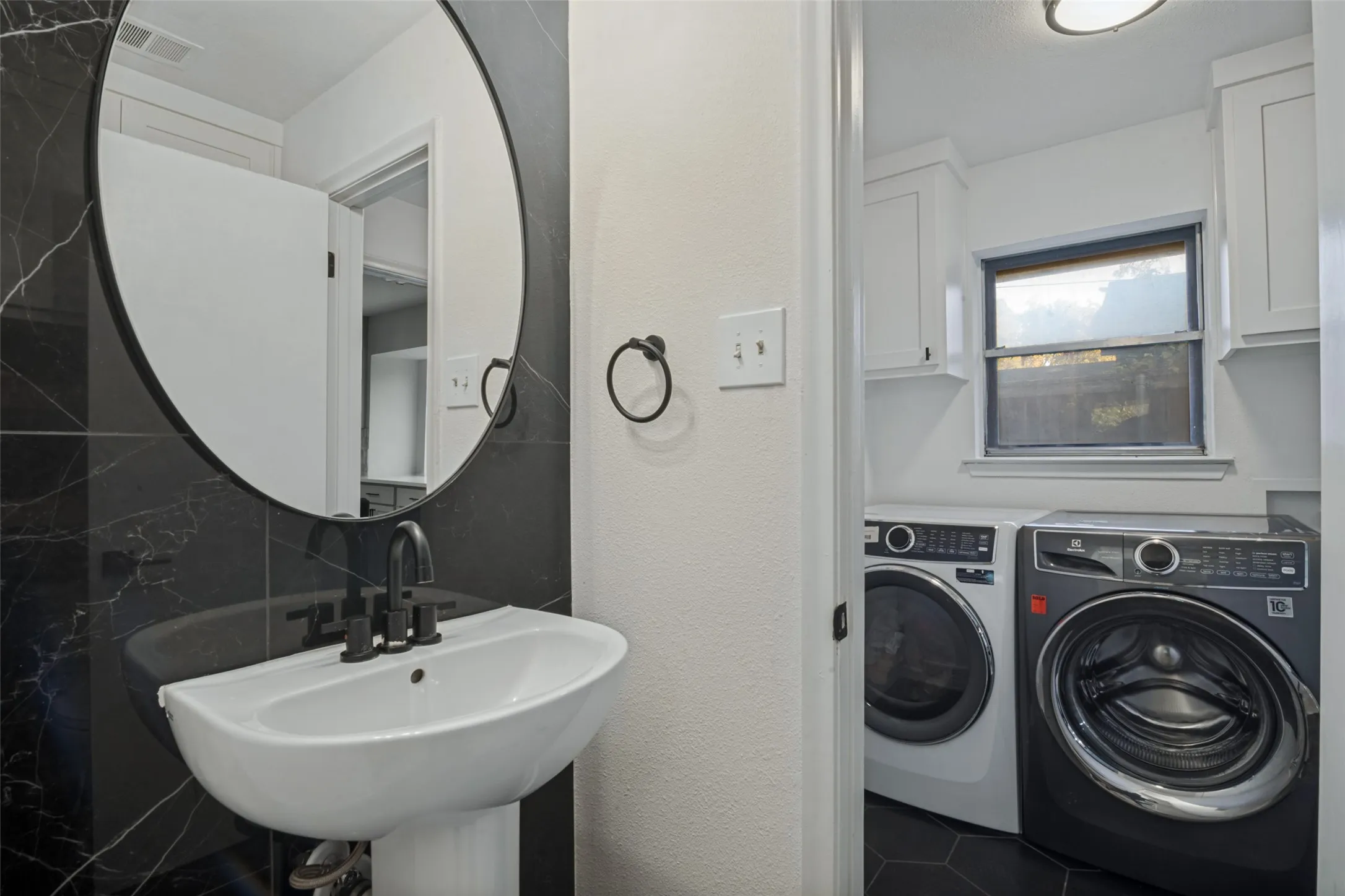 half bathroom for guest