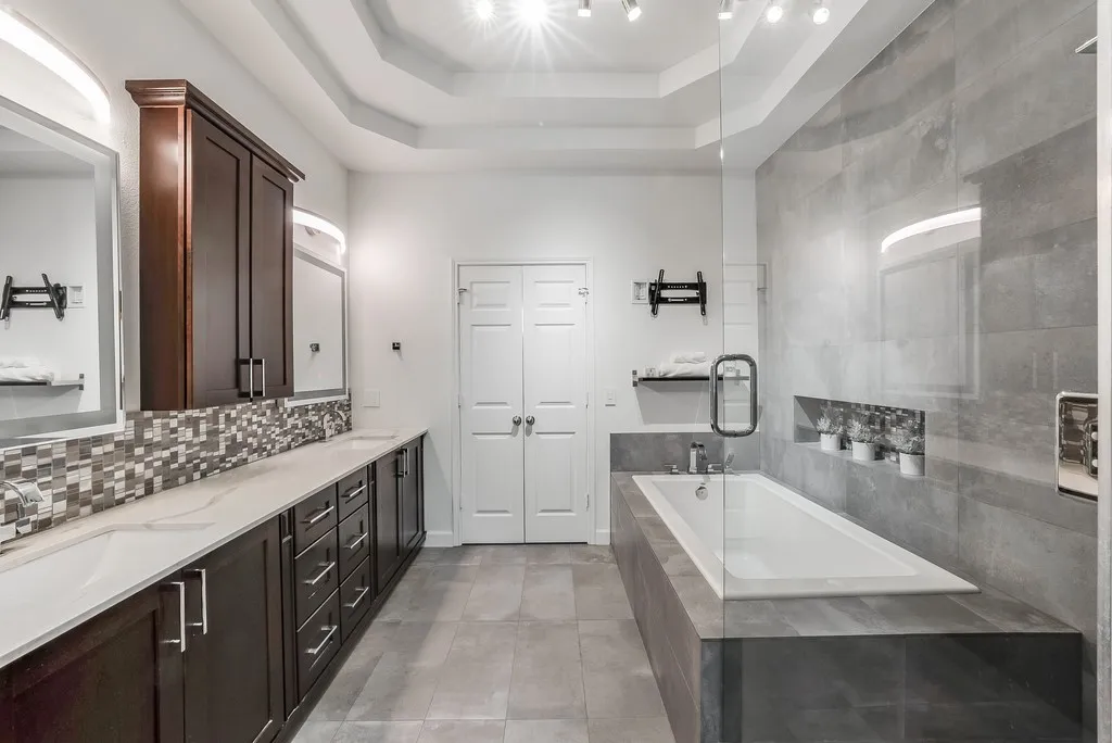 Single Family Residence For Sale in Collin County , 11474 Chaucer Drive, Frisco, Texas 75035, 3 Bedroom, 3 Bathroom, 2 Garage spaces, 2,125 Sqft, built in 2003, mls#21343019, Real Estate Agent in Frisco, Homes For Sale in Collin county, Homes For Sale in Frisco, Realtor in Frisco Texas, Real Estate Brokerage Independent Realty Texas, Luminita Cordes Realtor