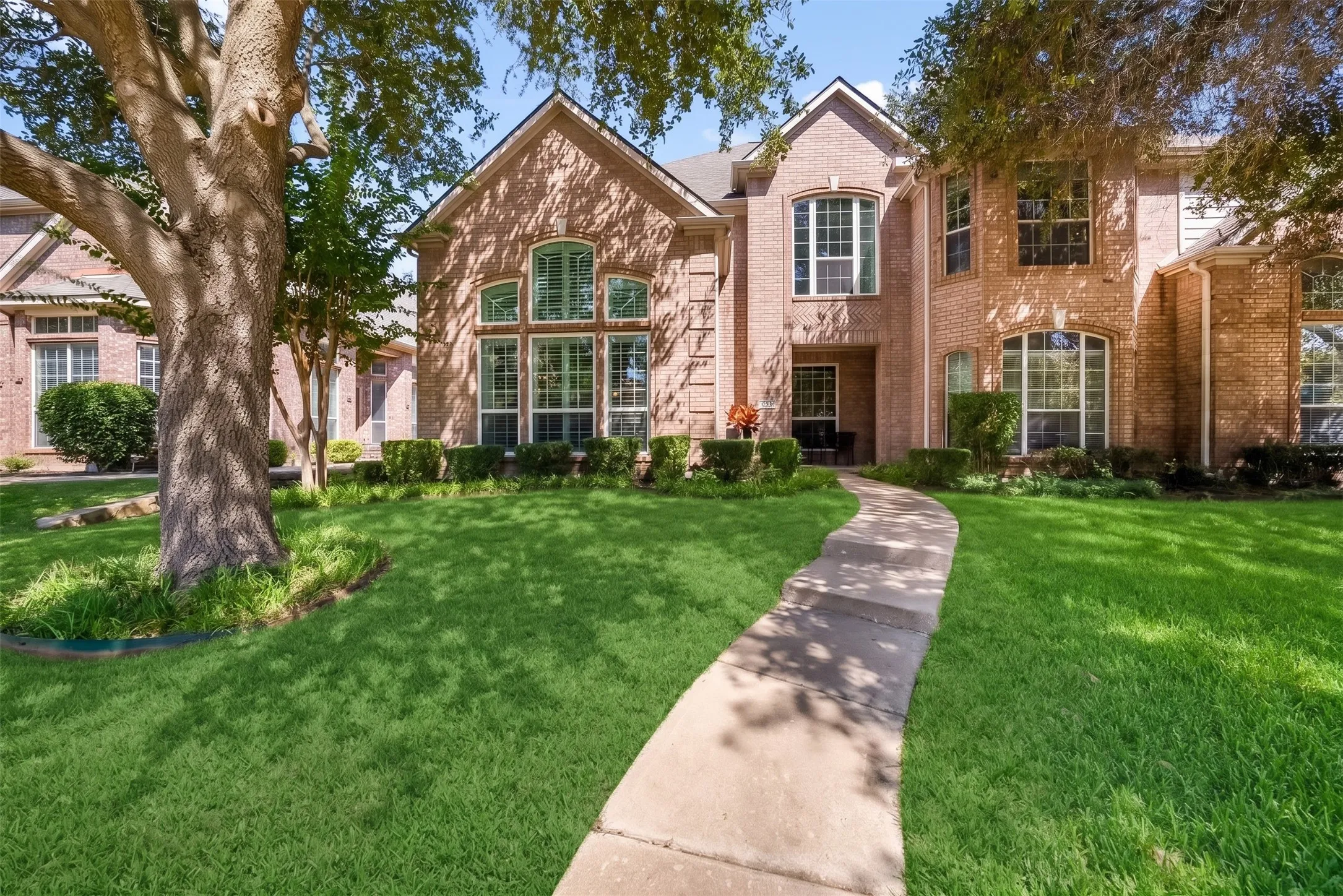 Single Family Residence For Sale in Collin County , 11474 Chaucer Drive, Frisco, Texas 75035, 3 Bedroom, 3 Bathroom, 2 Garage spaces, 2,125 Sqft, built in 2003, mls#21343019, Real Estate Agent in Frisco, Homes For Sale in Collin county, Homes For Sale in Frisco, Realtor in Frisco Texas, Real Estate Brokerage Independent Realty Texas, Luminita Cordes Realtor