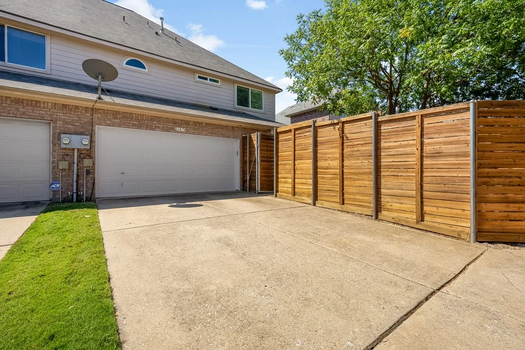 Single Family Residence For Sale in Collin County , 11474 Chaucer Drive, Frisco, Texas 75035, 3 Bedroom, 3 Bathroom, 2 Garage spaces, 2,125 Sqft, built in 2003, mls#21343019, Real Estate Agent in Frisco, Homes For Sale in Collin county, Homes For Sale in Frisco, Realtor in Frisco Texas, Real Estate Brokerage Independent Realty Texas, Luminita Cordes Realtor