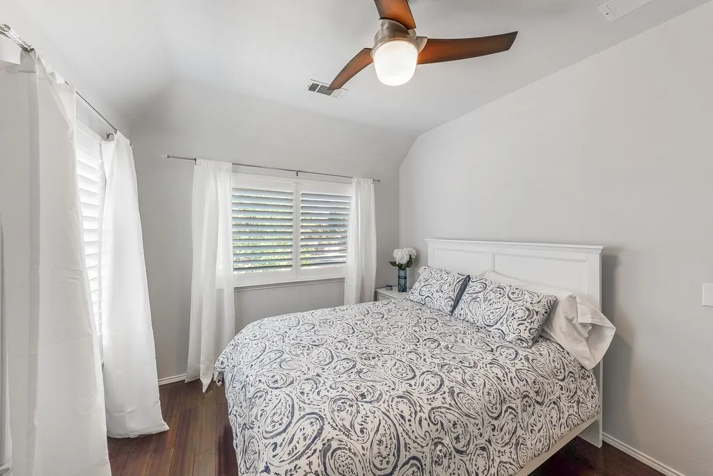 Single Family Residence For Sale in Collin County , 11474 Chaucer Drive, Frisco, Texas 75035, 3 Bedroom, 3 Bathroom, 2 Garage spaces, 2,125 Sqft, built in 2003, mls#21343019, Real Estate Agent in Frisco, Homes For Sale in Collin county, Homes For Sale in Frisco, Realtor in Frisco Texas, Real Estate Brokerage Independent Realty Texas, Luminita Cordes Realtor