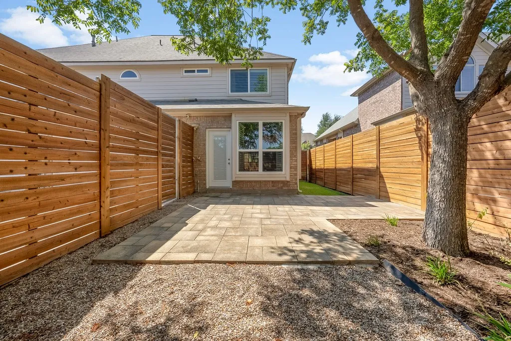 Single Family Residence For Sale in Collin County , 11474 Chaucer Drive, Frisco, Texas 75035, 3 Bedroom, 3 Bathroom, 2 Garage spaces, 2,125 Sqft, built in 2003, mls#21343019, Real Estate Agent in Frisco, Homes For Sale in Collin county, Homes For Sale in Frisco, Realtor in Frisco Texas, Real Estate Brokerage Independent Realty Texas, Luminita Cordes Realtor