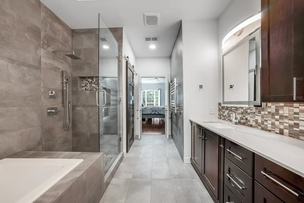 Single Family Residence For Sale in Collin County , 11474 Chaucer Drive, Frisco, Texas 75035, 3 Bedroom, 3 Bathroom, 2 Garage spaces, 2,125 Sqft, built in 2003, mls#21343019, Real Estate Agent in Frisco, Homes For Sale in Collin county, Homes For Sale in Frisco, Realtor in Frisco Texas, Real Estate Brokerage Independent Realty Texas, Luminita Cordes Realtor
