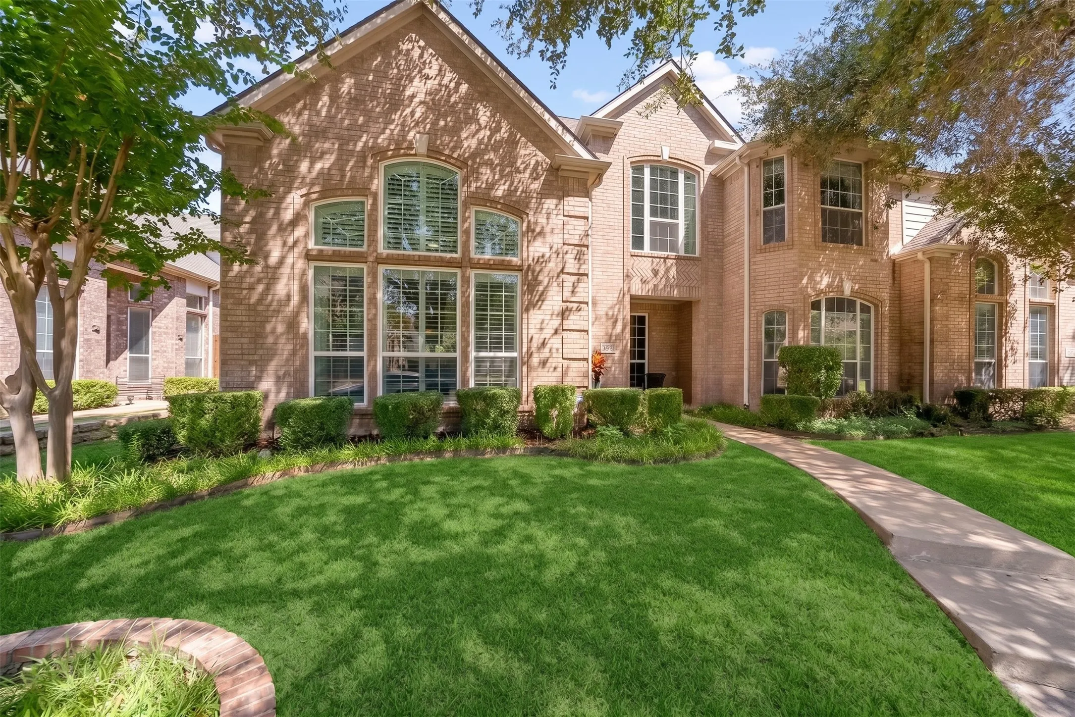 Single Family Residence For Sale in Collin County , 11474 Chaucer Drive, Frisco, Texas 75035, 3 Bedroom, 3 Bathroom, 2 Garage spaces, 2,125 Sqft, built in 2003, mls#21343019, Real Estate Agent in Frisco, Homes For Sale in Collin county, Homes For Sale in Frisco, Realtor in Frisco Texas, Real Estate Brokerage Independent Realty Texas, Luminita Cordes Realtor