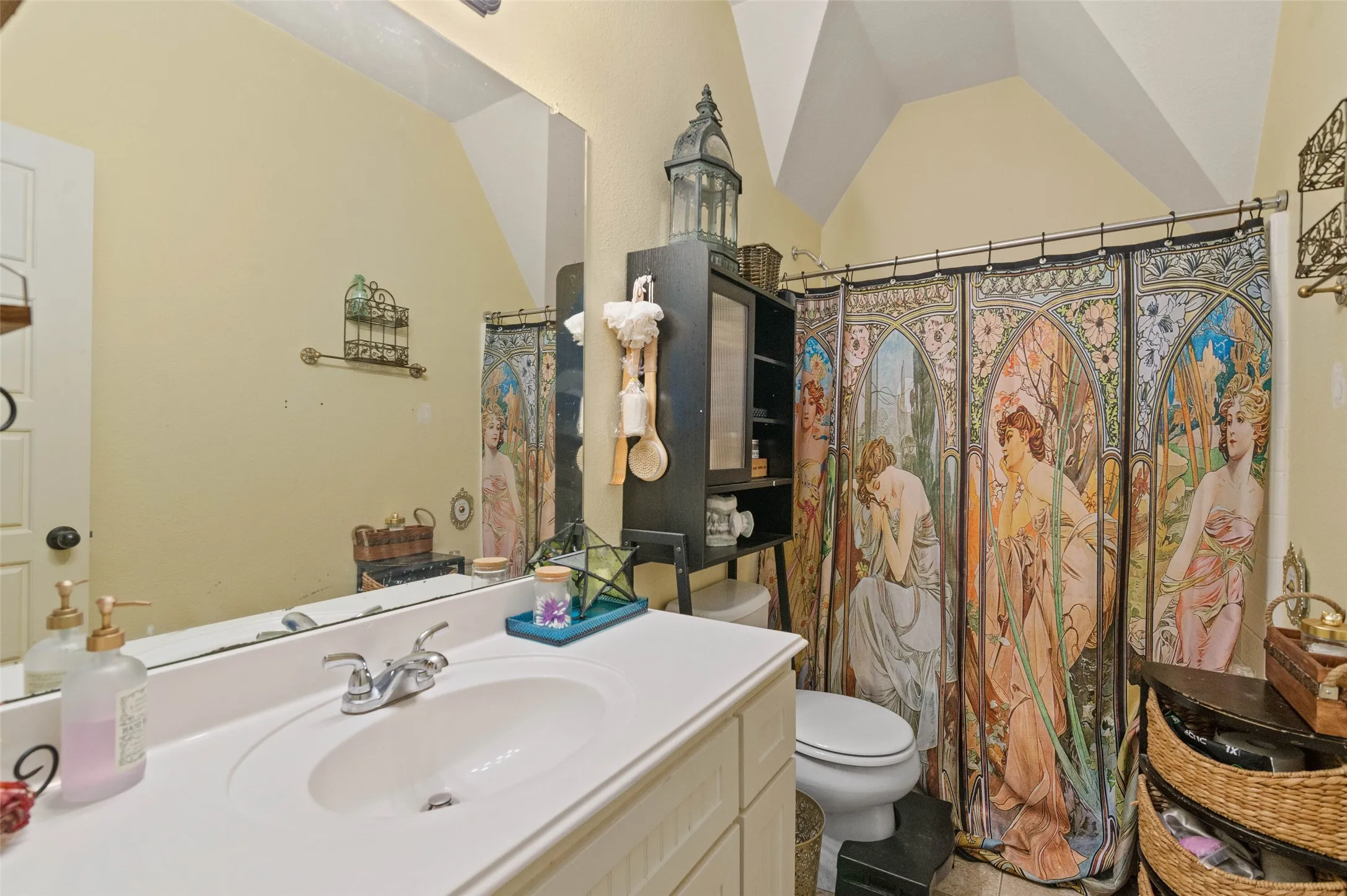 Single Family Residence For Rent in Denton County , 2220 Burning Tree Lane, Denton, Texas 76209, 4 Bedroom, 2 Bathroom, Garage spaces, 1,654 Sqft, built in 2012, mls#21389252, Real Estate Agent in Denton, Homes For Rent in Denton county, Homes For Rent in Denton, Realtor in Denton Texas, Real Estate Brokerage Independent Realty Texas, Luminita Cordes Realtor