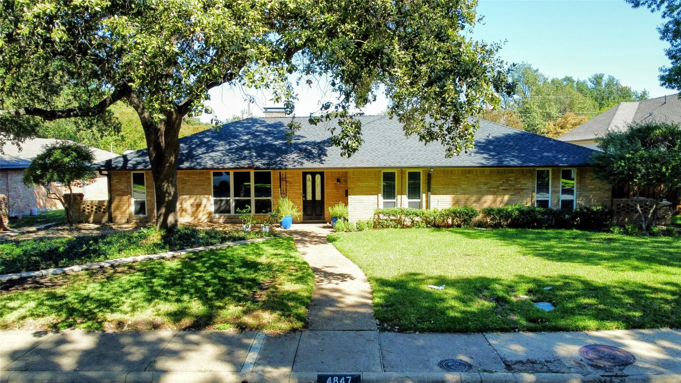 Single story home featuring a front yard